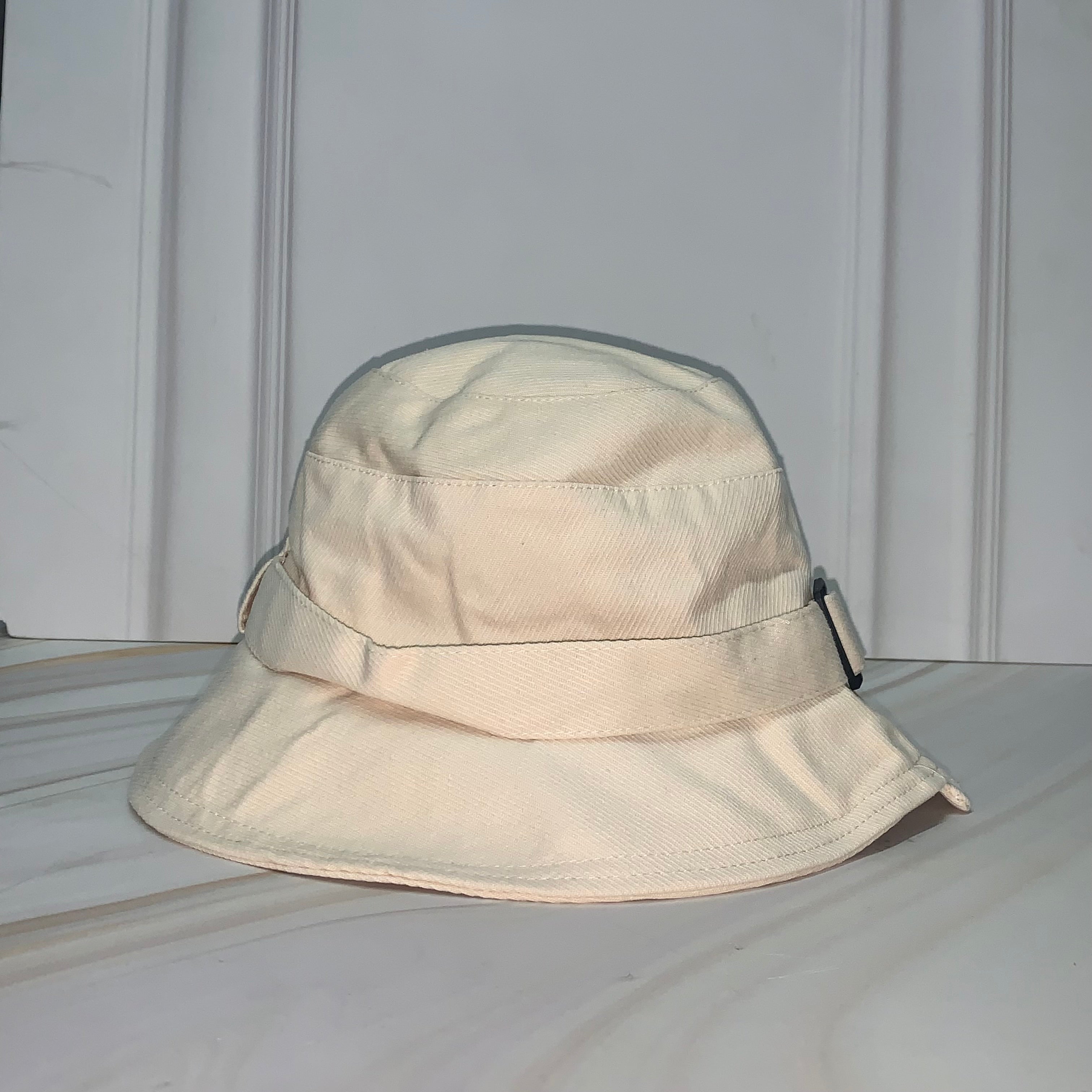 Bucket Acanalado con Cintillo S-531