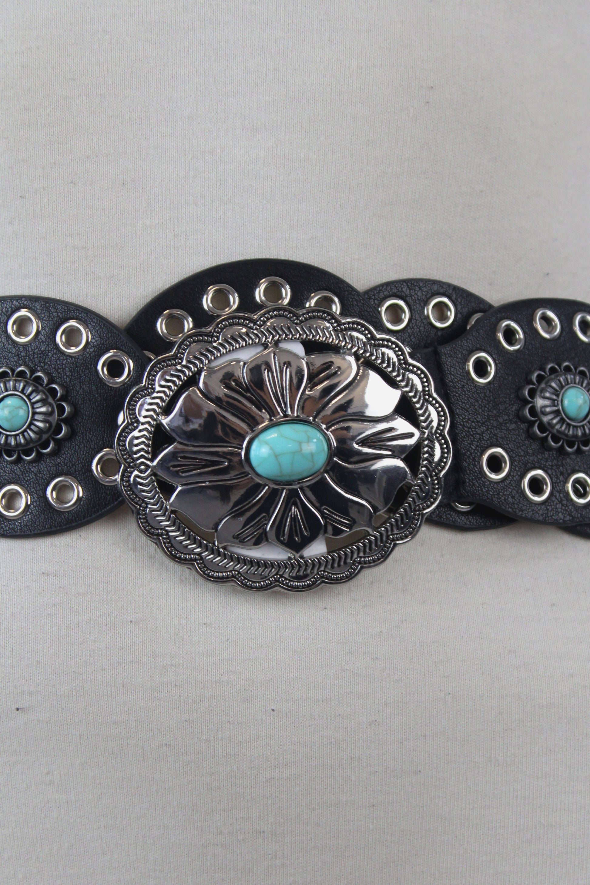 TTB-244 Cinto Óvalos con Estoperoles y Piedra al centro