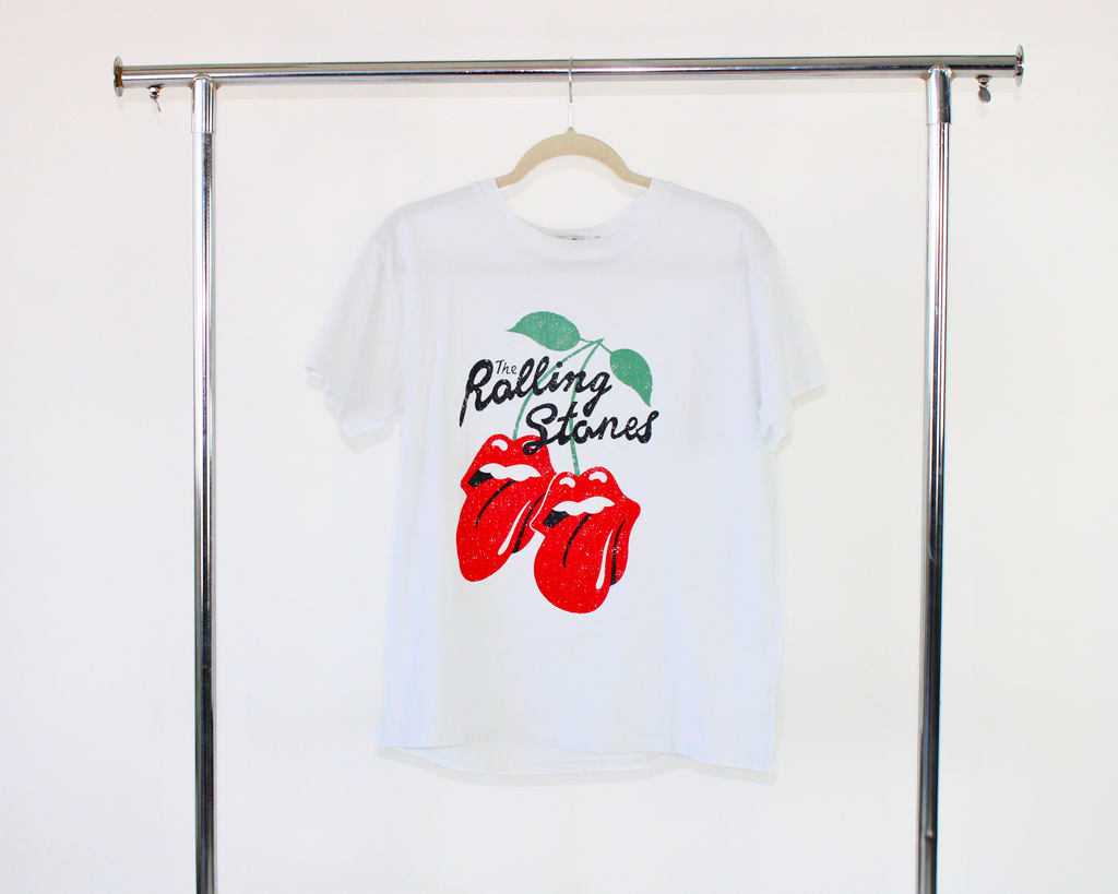 17332 Blusa Tipo Playera Estampado Cerezas Rollin Stone