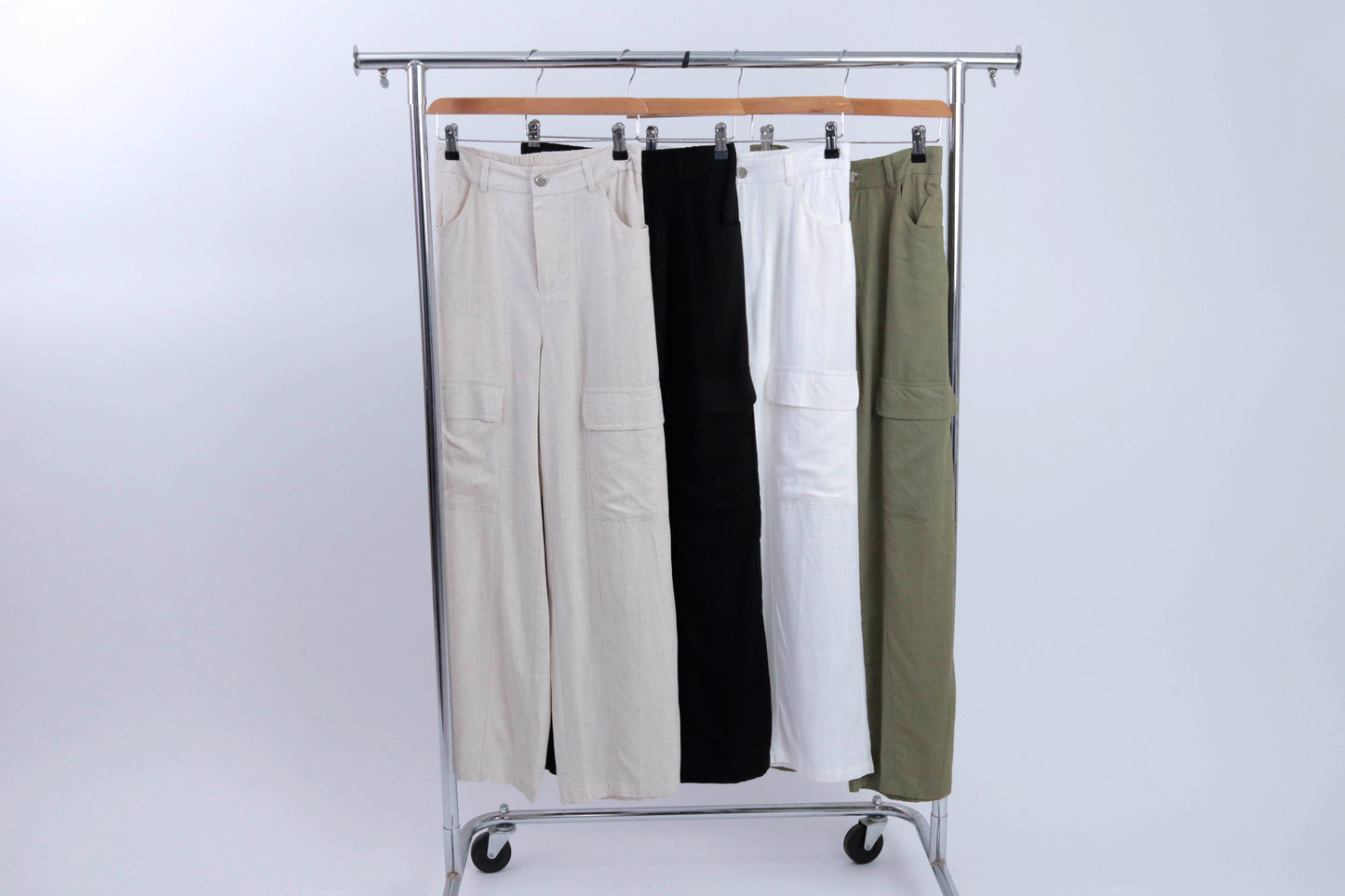 YM15600 Pantalón de Lino Cargo Botón Plateado 2 Bolsas Laterales