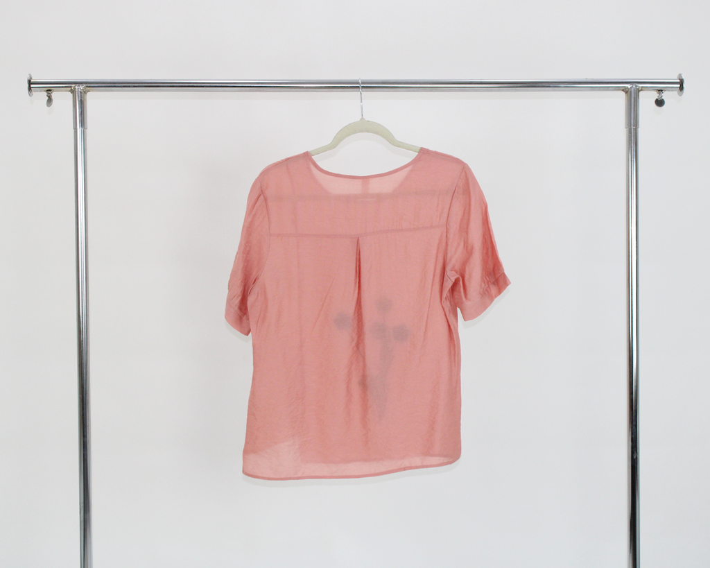 B153 Blusa Manga Corta Ramo 5 Flores y 3 Botones