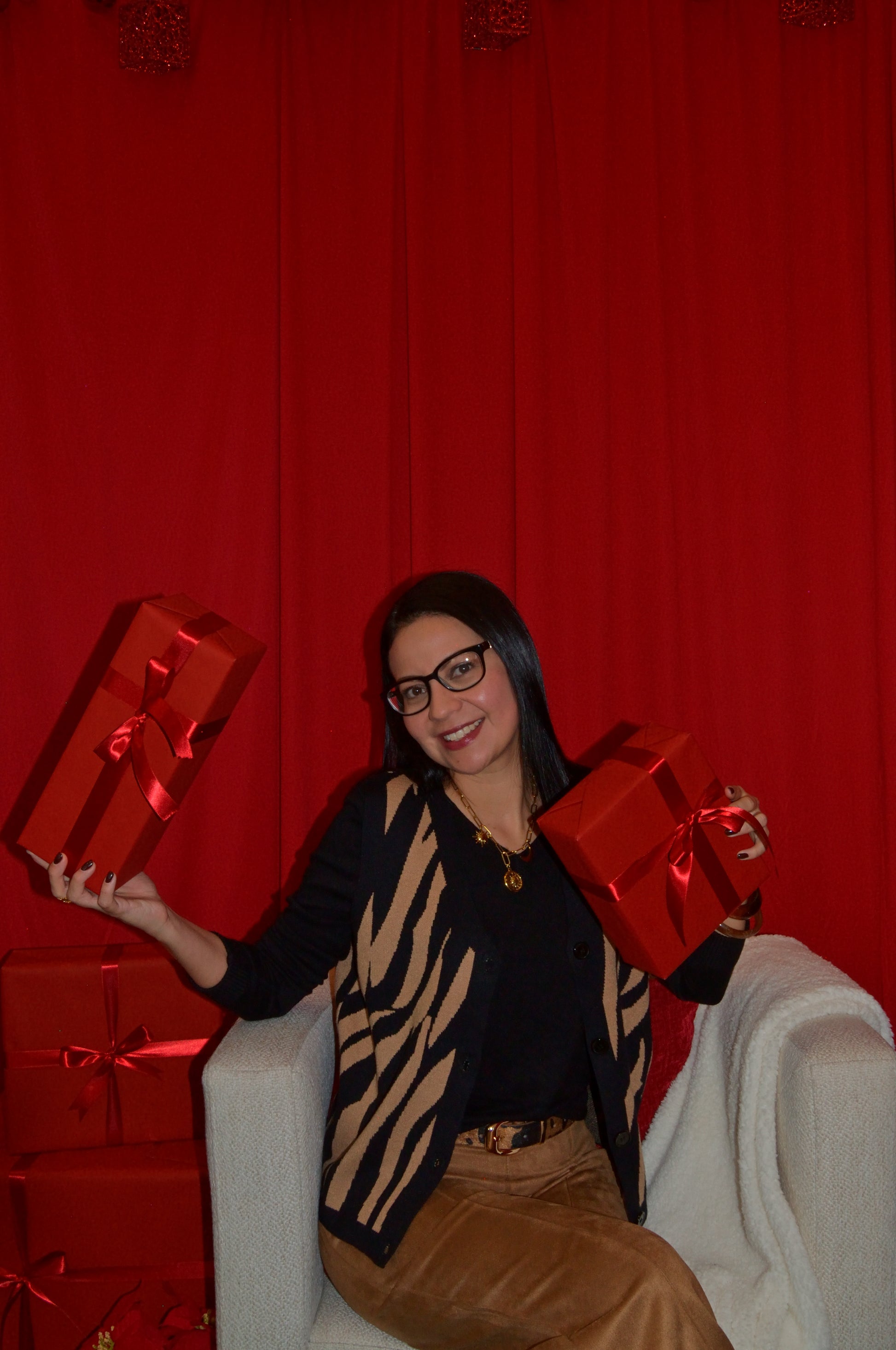 Suéter Liso Cuello V 23-6026 Bordado Cuello Y Muñeca