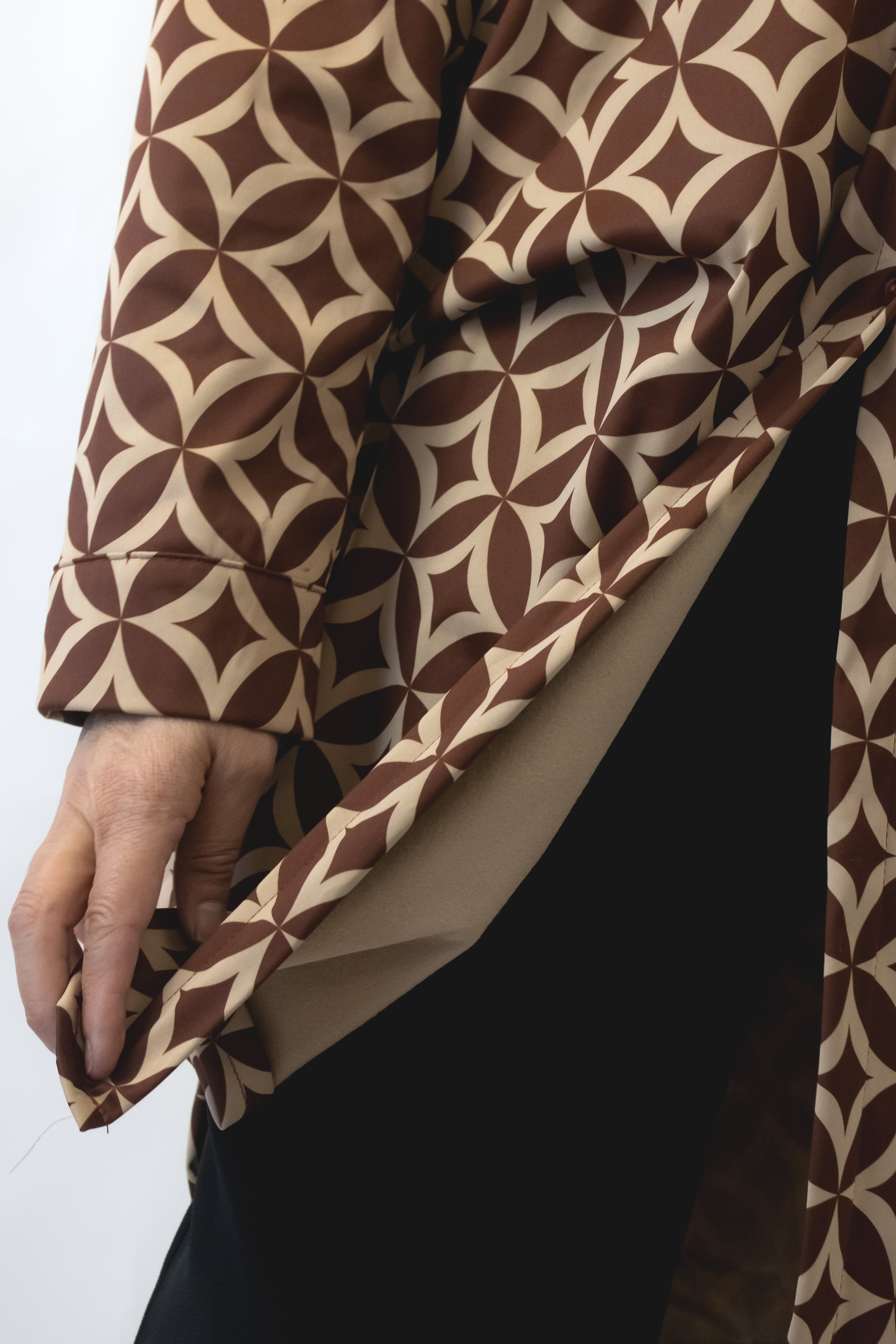 417 Conjunto Camisa Estampada Rombos y Círculos