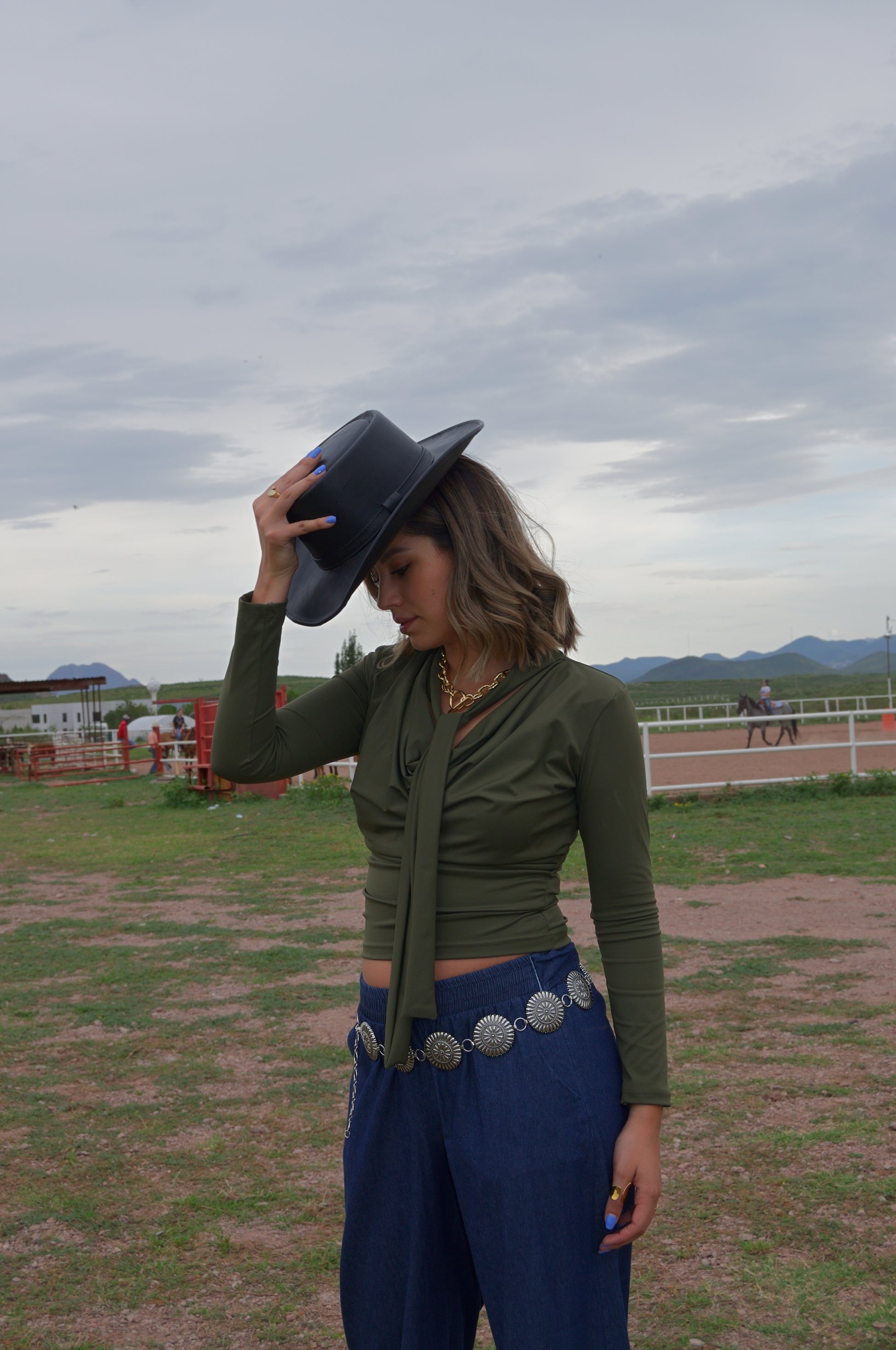 1327LCJ Blusa Manga Larga Cuello Suelto con Listón