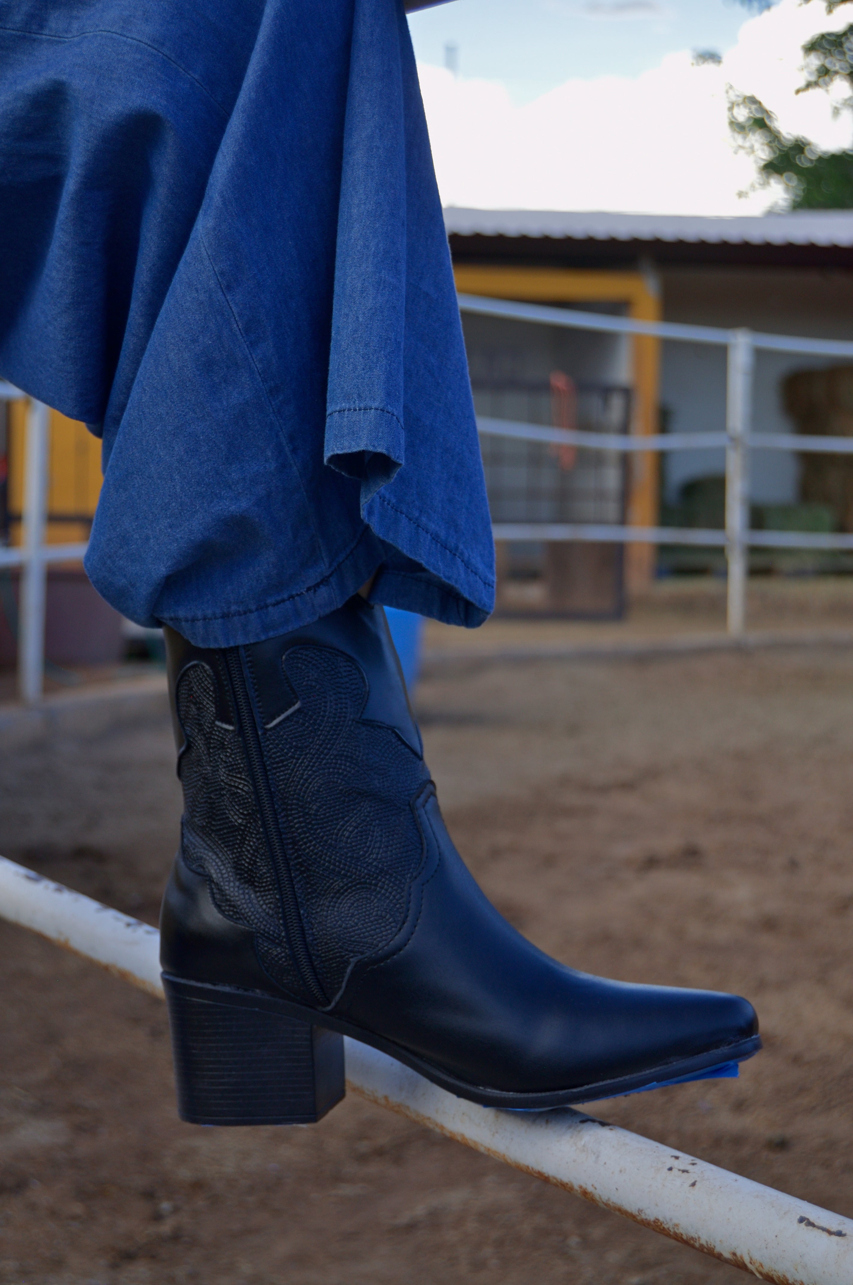 BT26 Botín Corte Español Grabado y Estoperol de Rombo