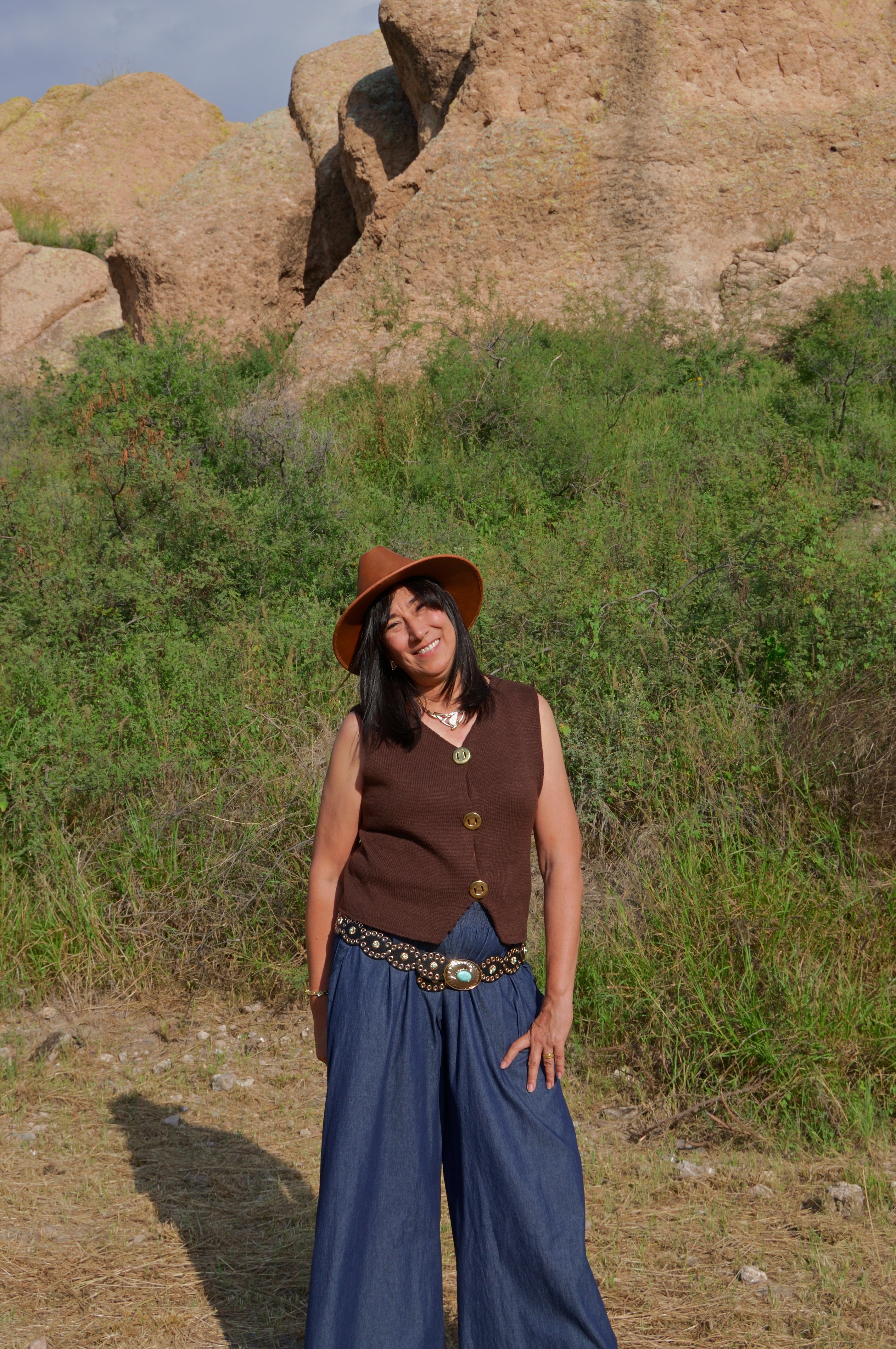 2557 Chaleco Bordes Trenzados con Botones Dorados