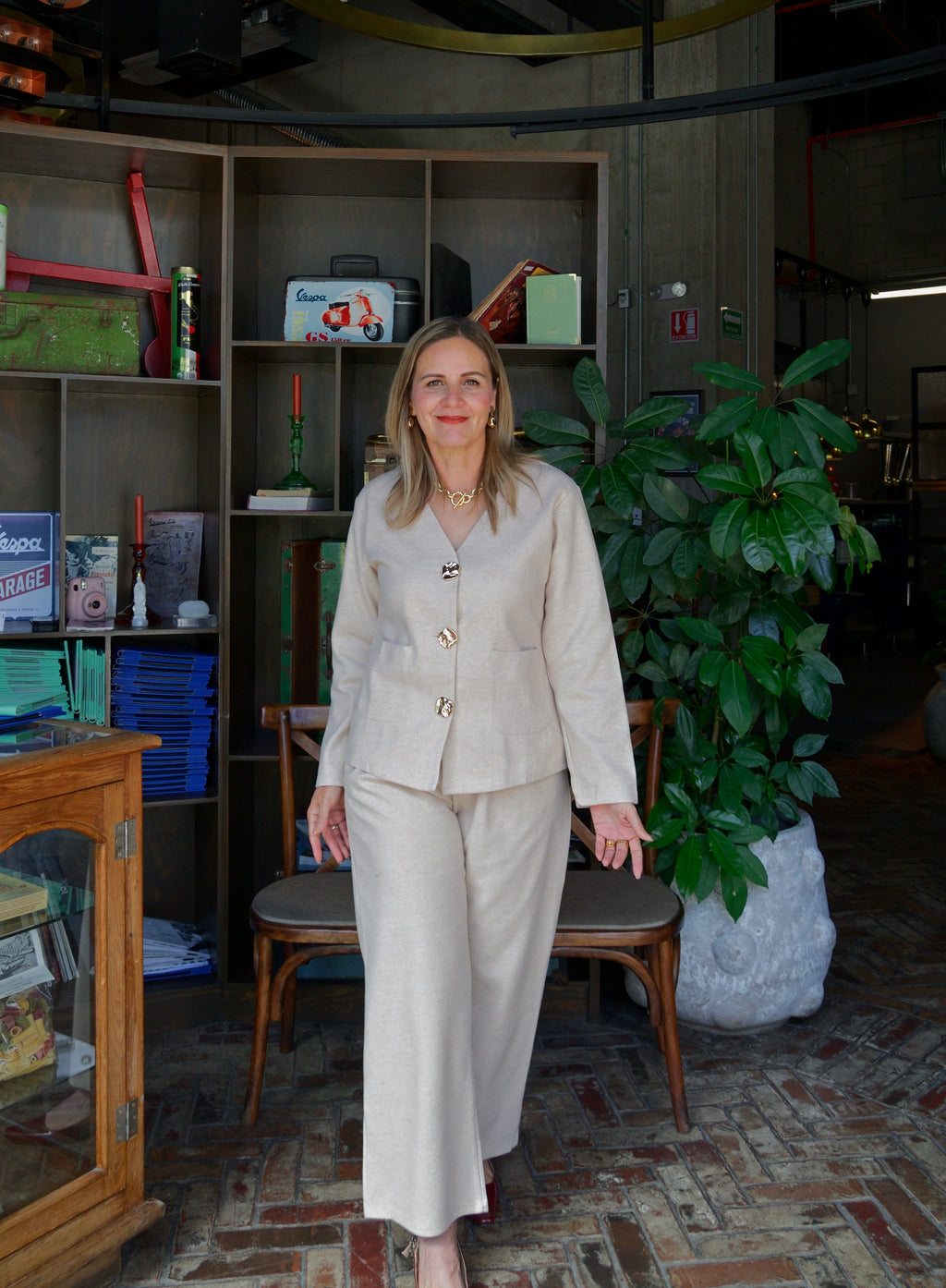 GT-3M158 Conjunto Gamuza con Botones Irregulares