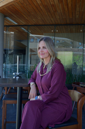 416 Conjunto Camisa Lisa con accesorio