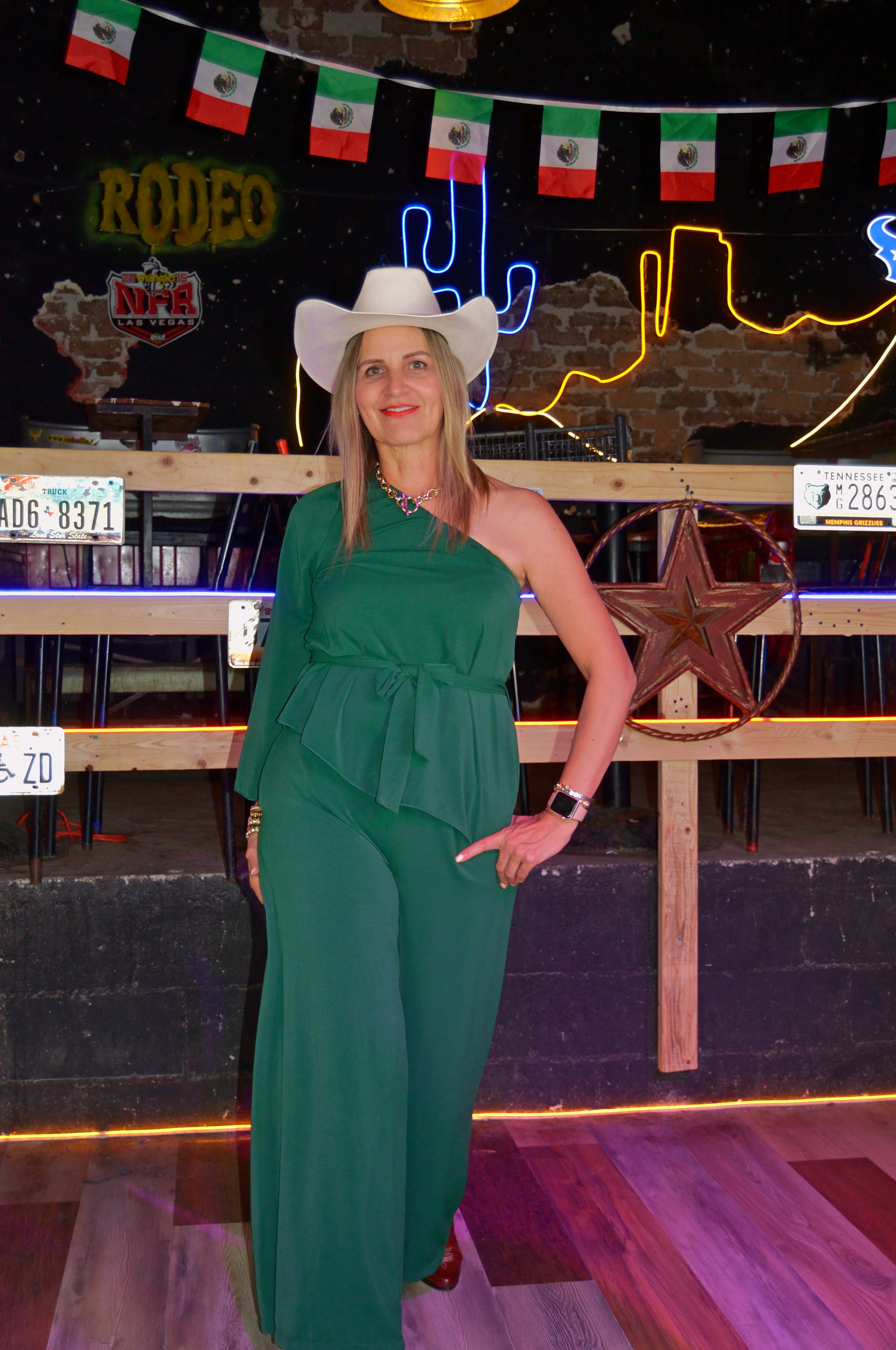 1081DBJ Conjunto Blusa con Maga Caída Nudo Lateral