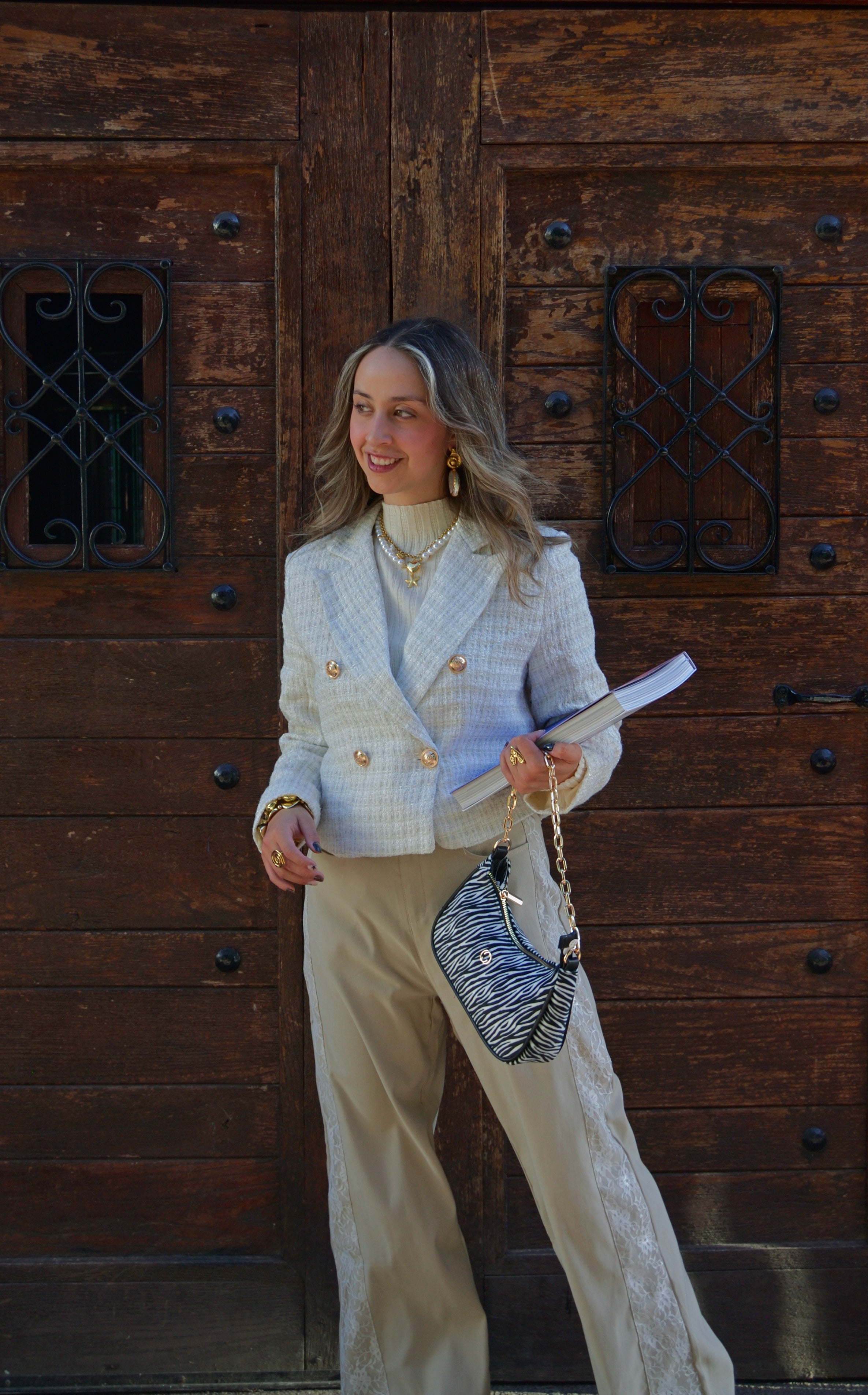 AMN-24309 Pantalón con Pretina Bordado Lateral