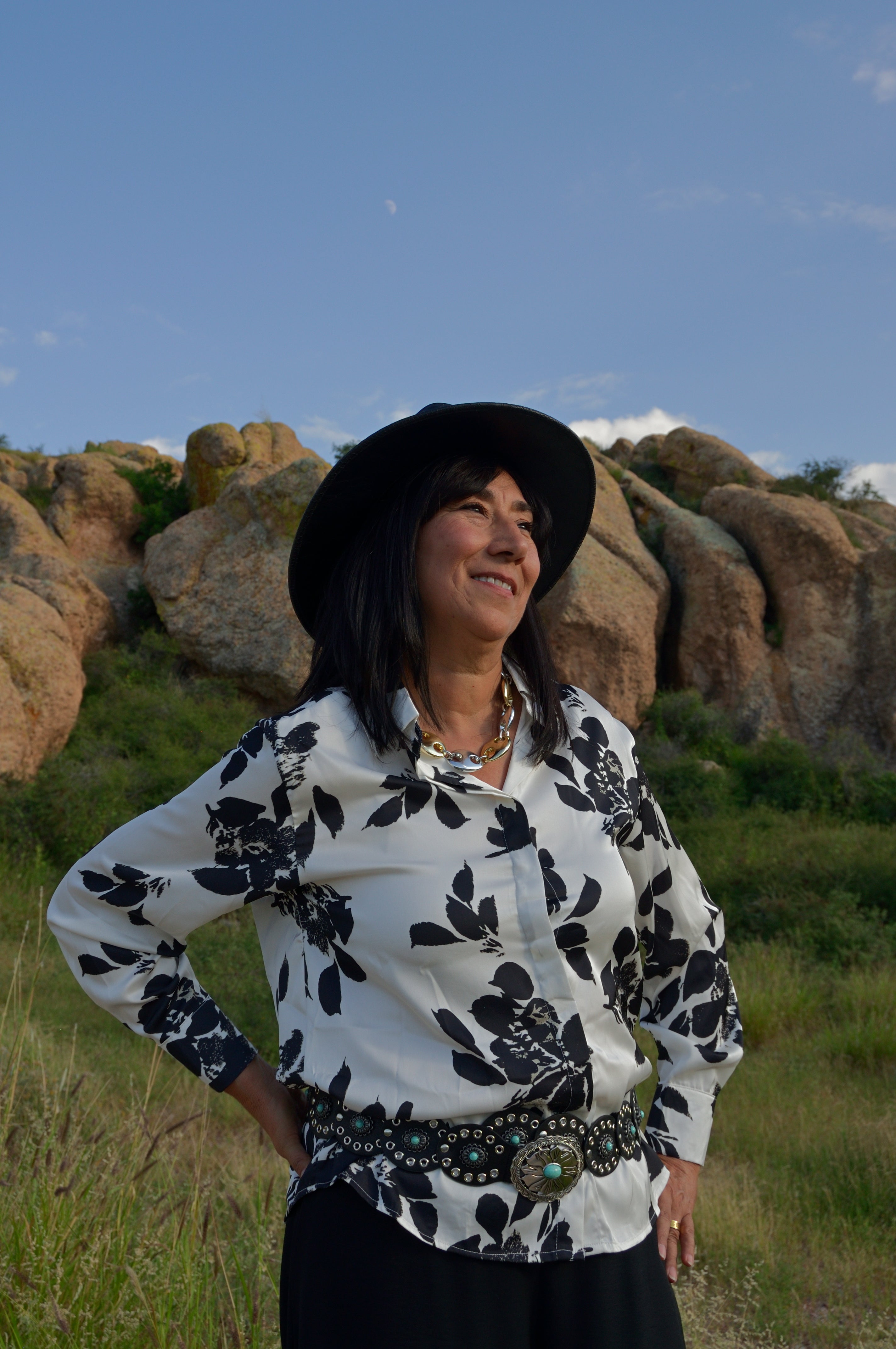 CY-2075 Camisa Floreada con Botones Transparentes