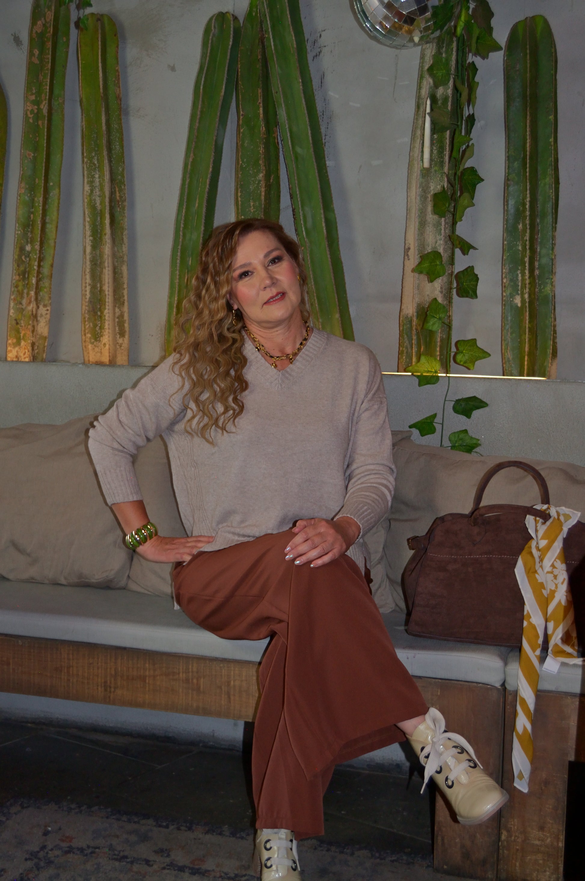 1275 Suéter Tejido Cuello V Trenza a los Costados