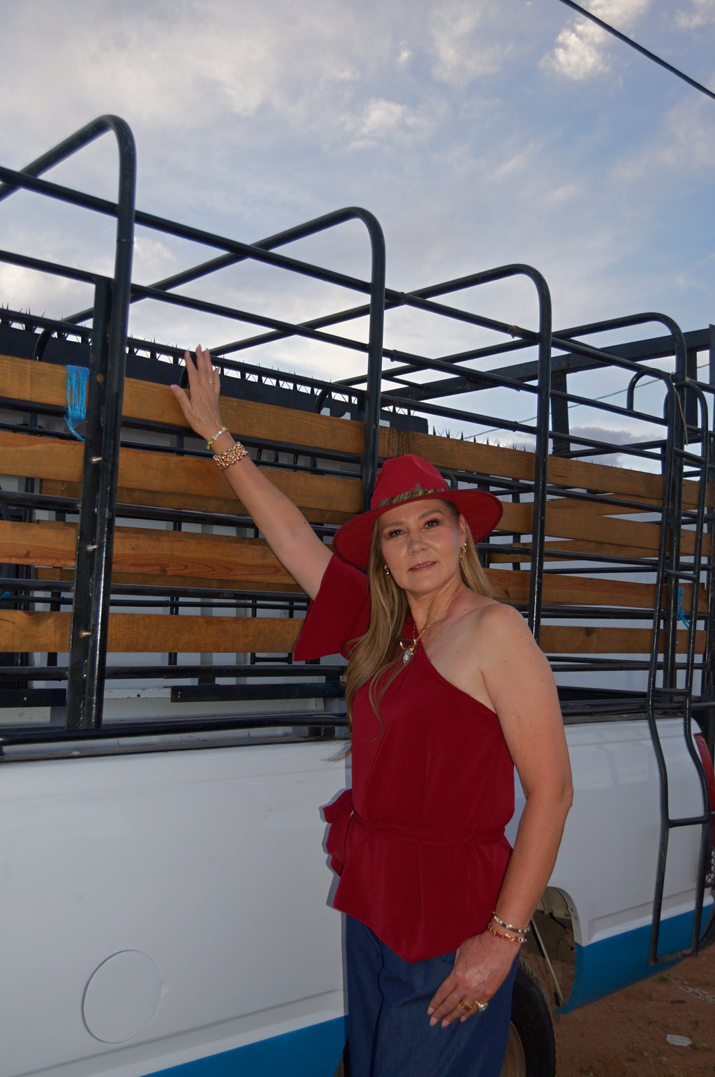 1081DBJ Conjunto Blusa con Maga Caída Nudo Lateral