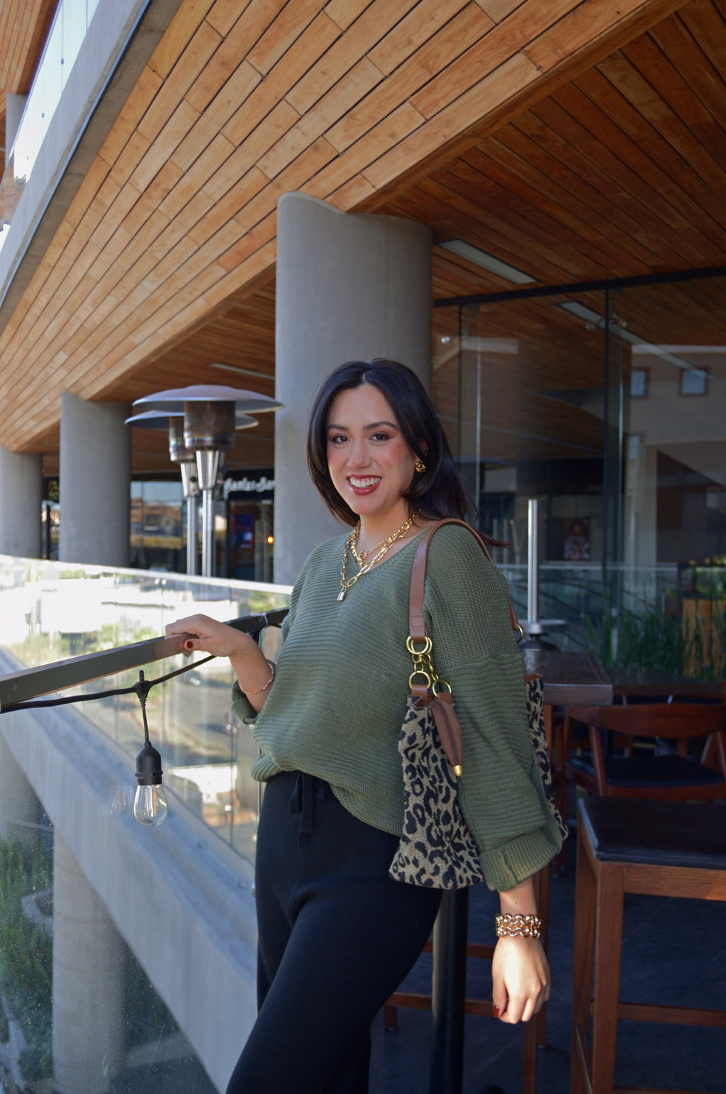 25601 Suéter Tejido de Ondas y Botón