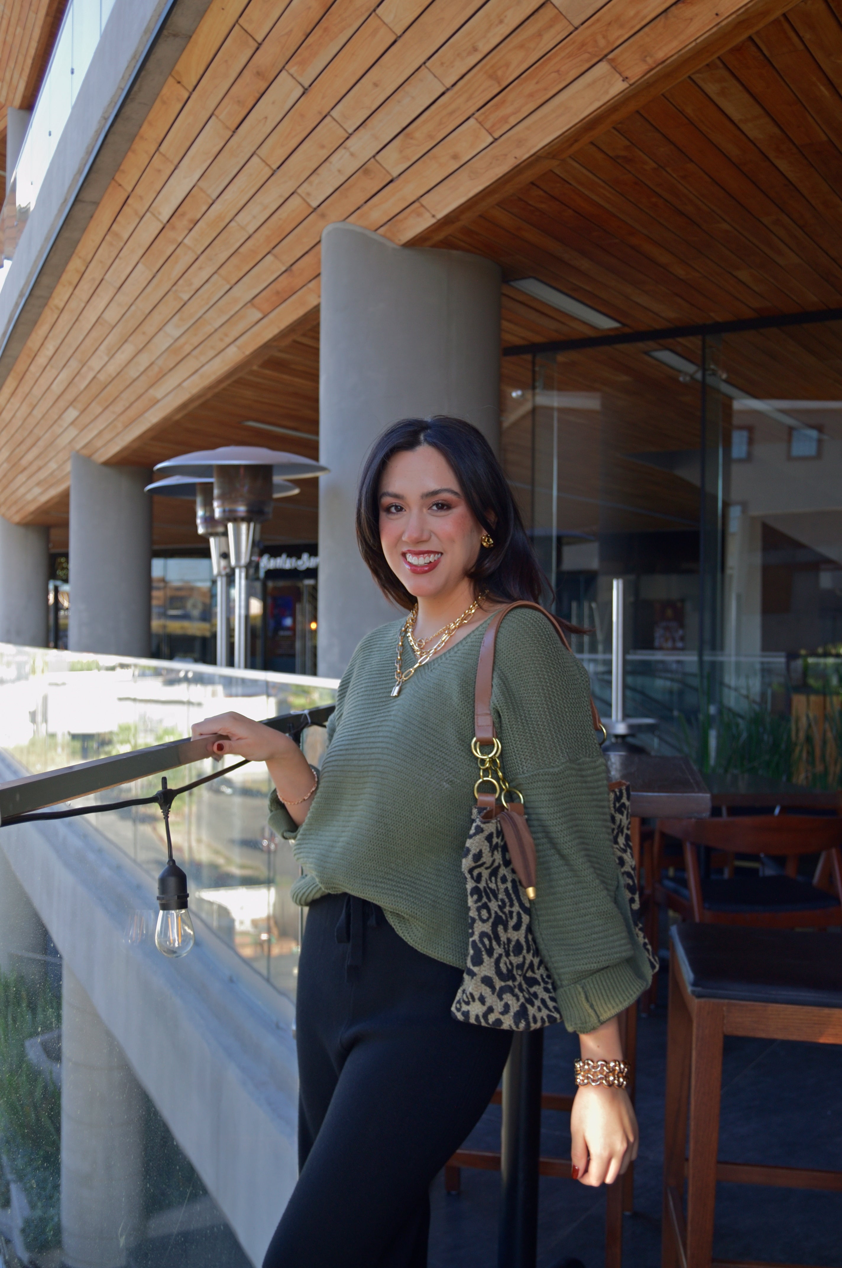 25601 Suéter Tejido de Ondas y Botón