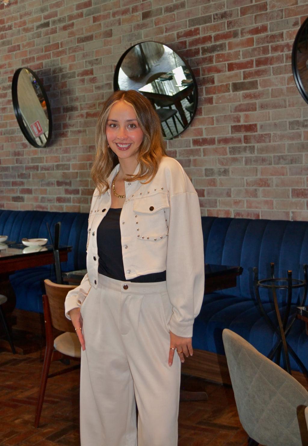 LIF5022 Conjunto Chamarra Corta con Estoperoles