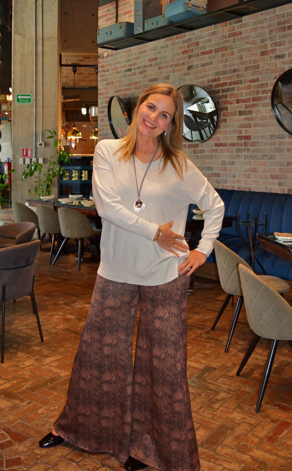 3705CHJ Pantalón Pierna Acampanada Estampado Serpiente