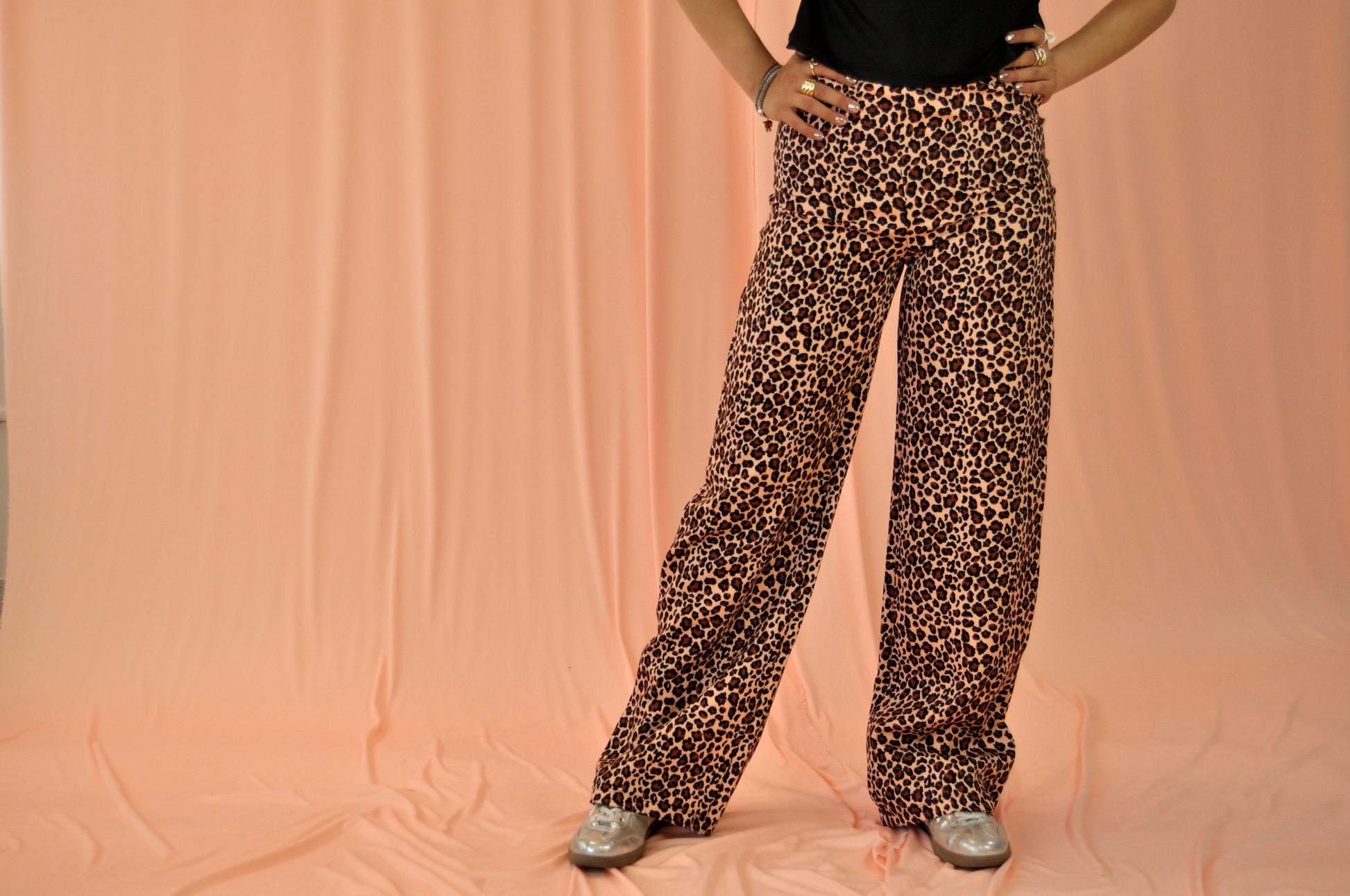 8823 Pantalon Pierna Ancha Estampado Leopardo