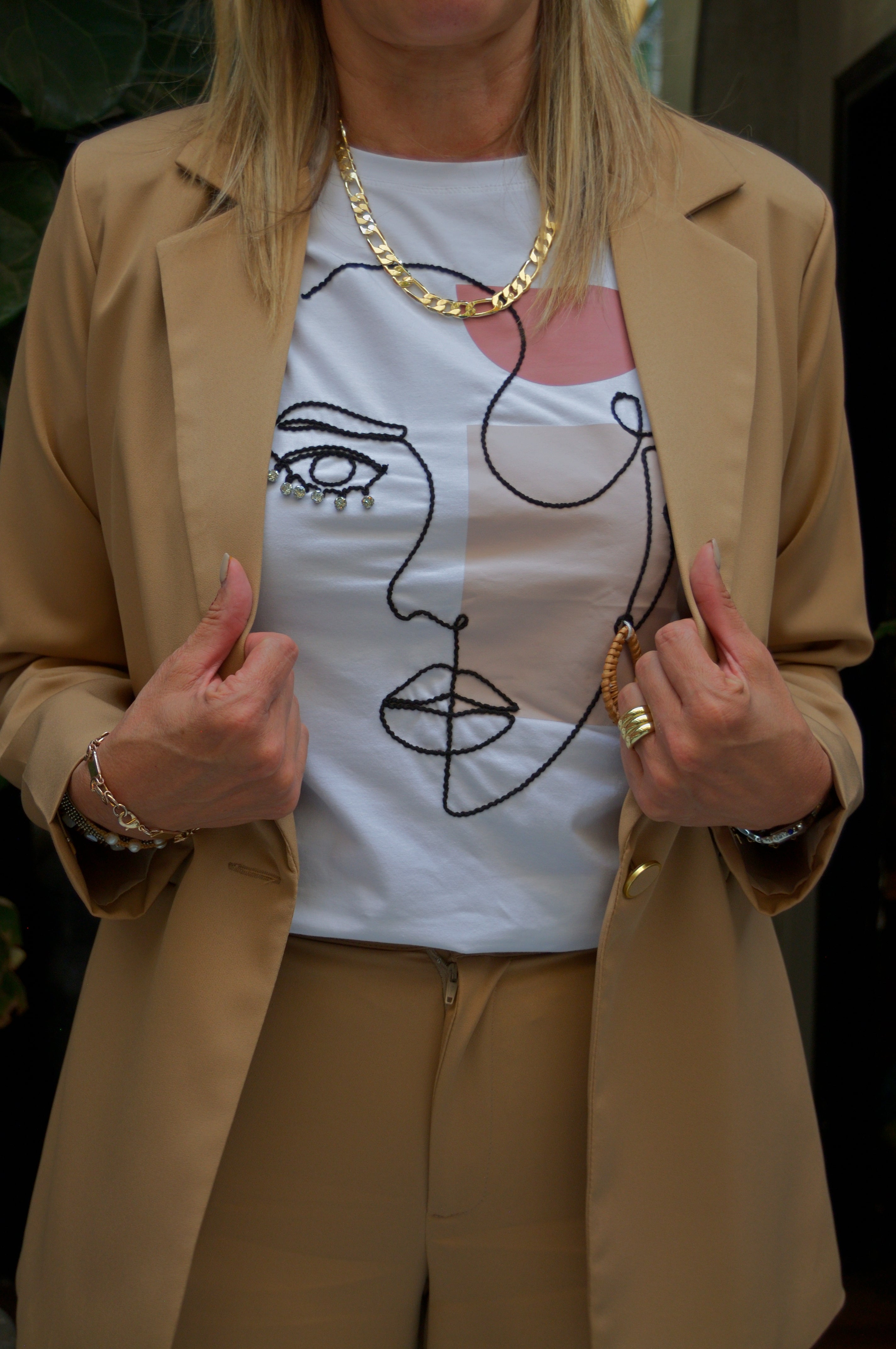 90699 Blusa rostro abstracto
