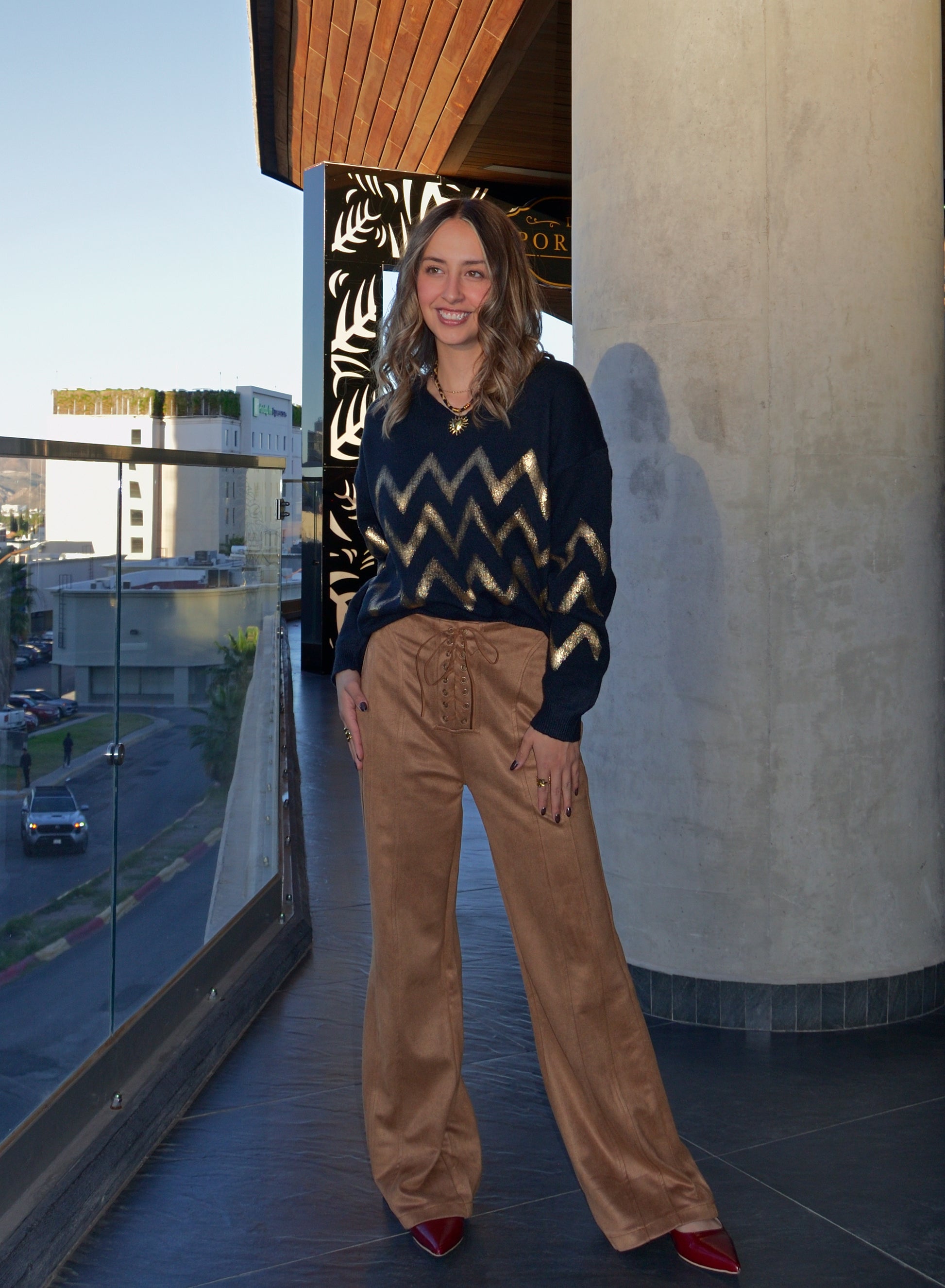 PS25905 Pantalón Acampanado de Gamuza con Cordón Alfrente