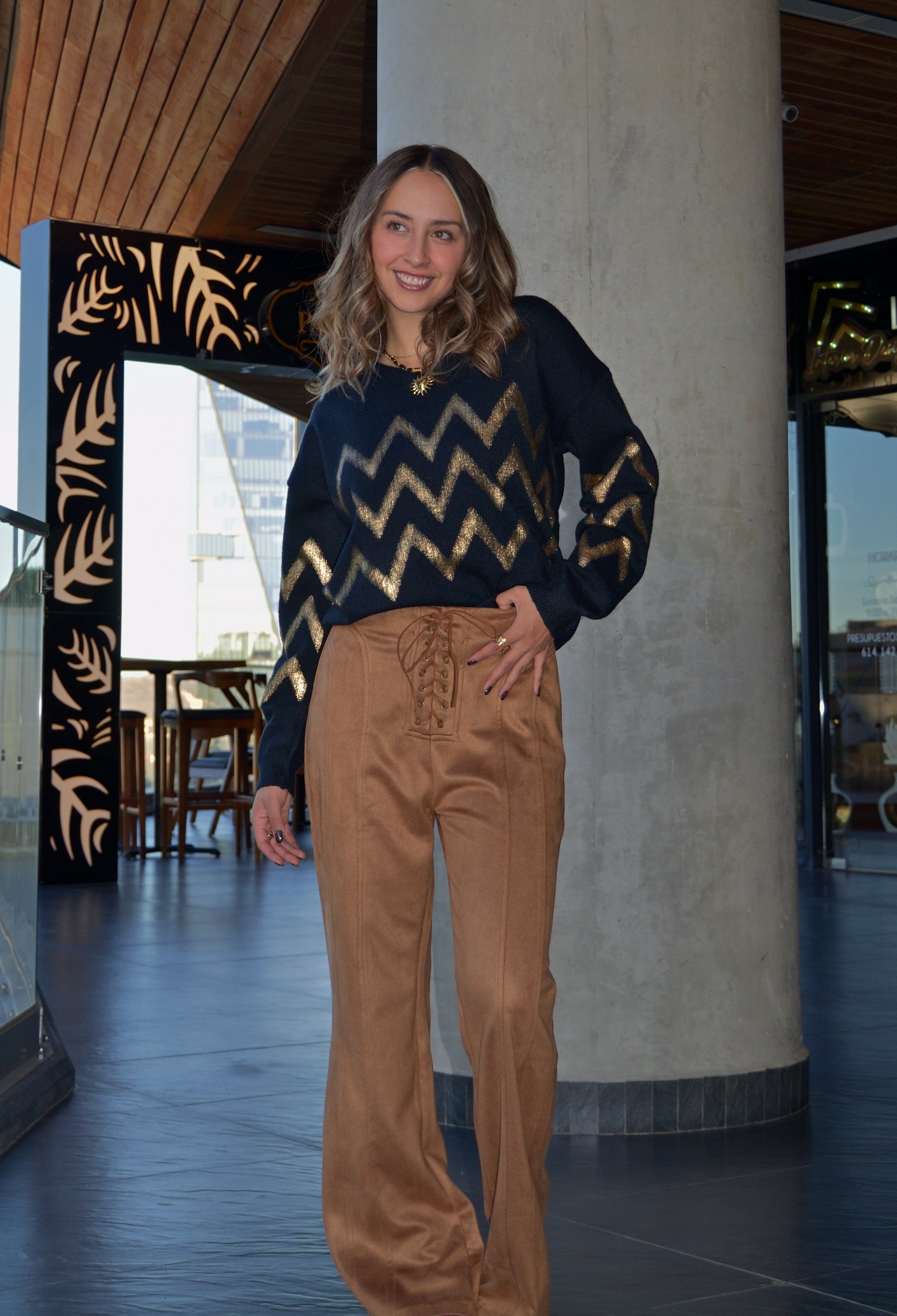 PS25905 Pantalón Acampanado de Gamuza con Cordón Alfrente