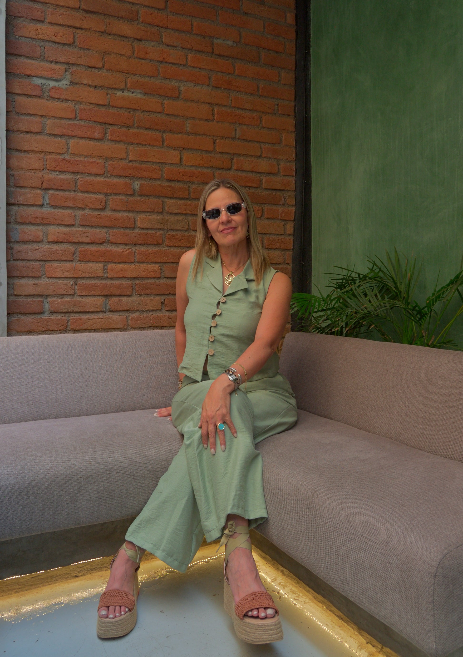444 Conjunto Chaleco Y Pantalón Con Botón De Madera
