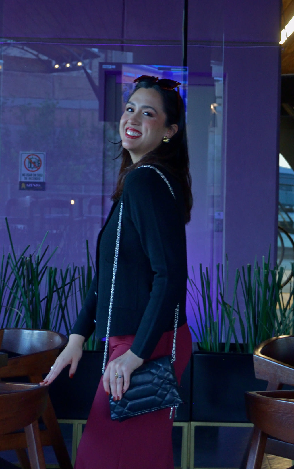 1270 Suéter de Botones Irregulares y Bolsillos