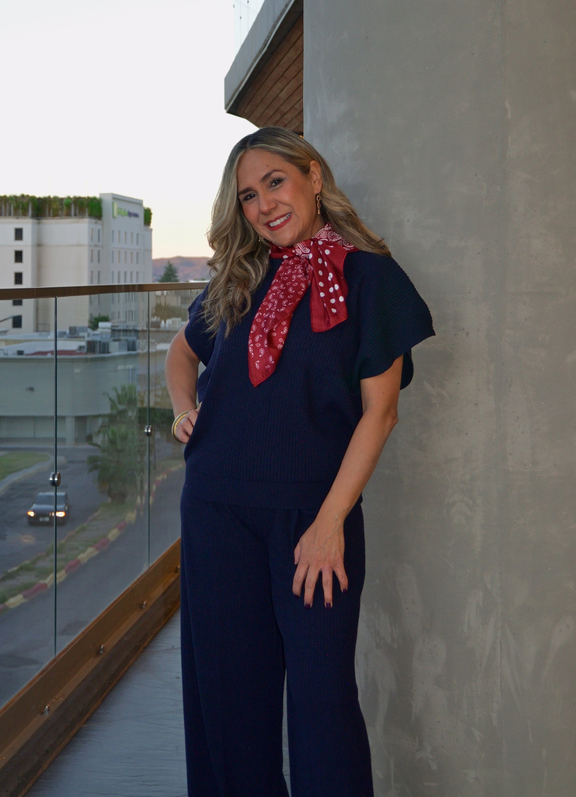 LIZBETH Conjunto Acanalado Sueter Corte Mariposa