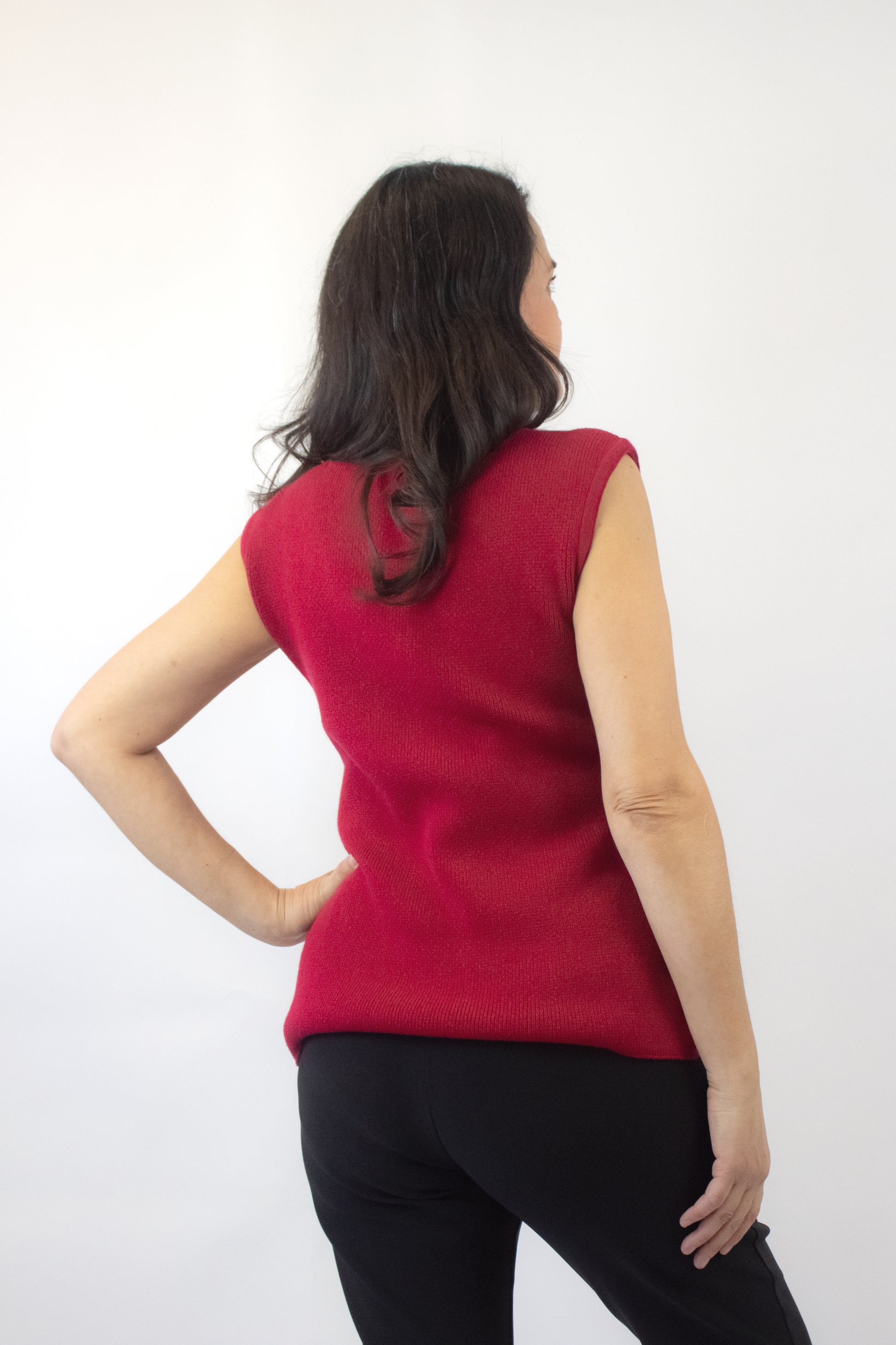 CHL087 Chaleco con Cuello Cuadrado y Botones Dorados