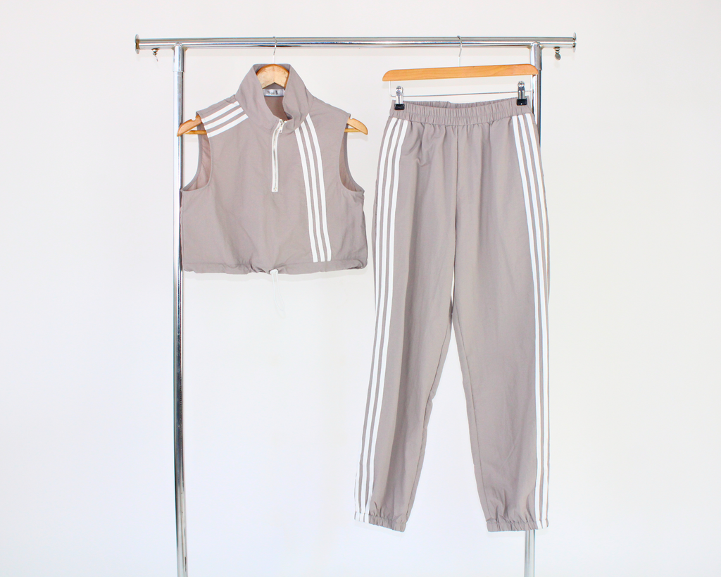 GH23557 Conjunto Pantalón Chaleco Deportivo Rayas
