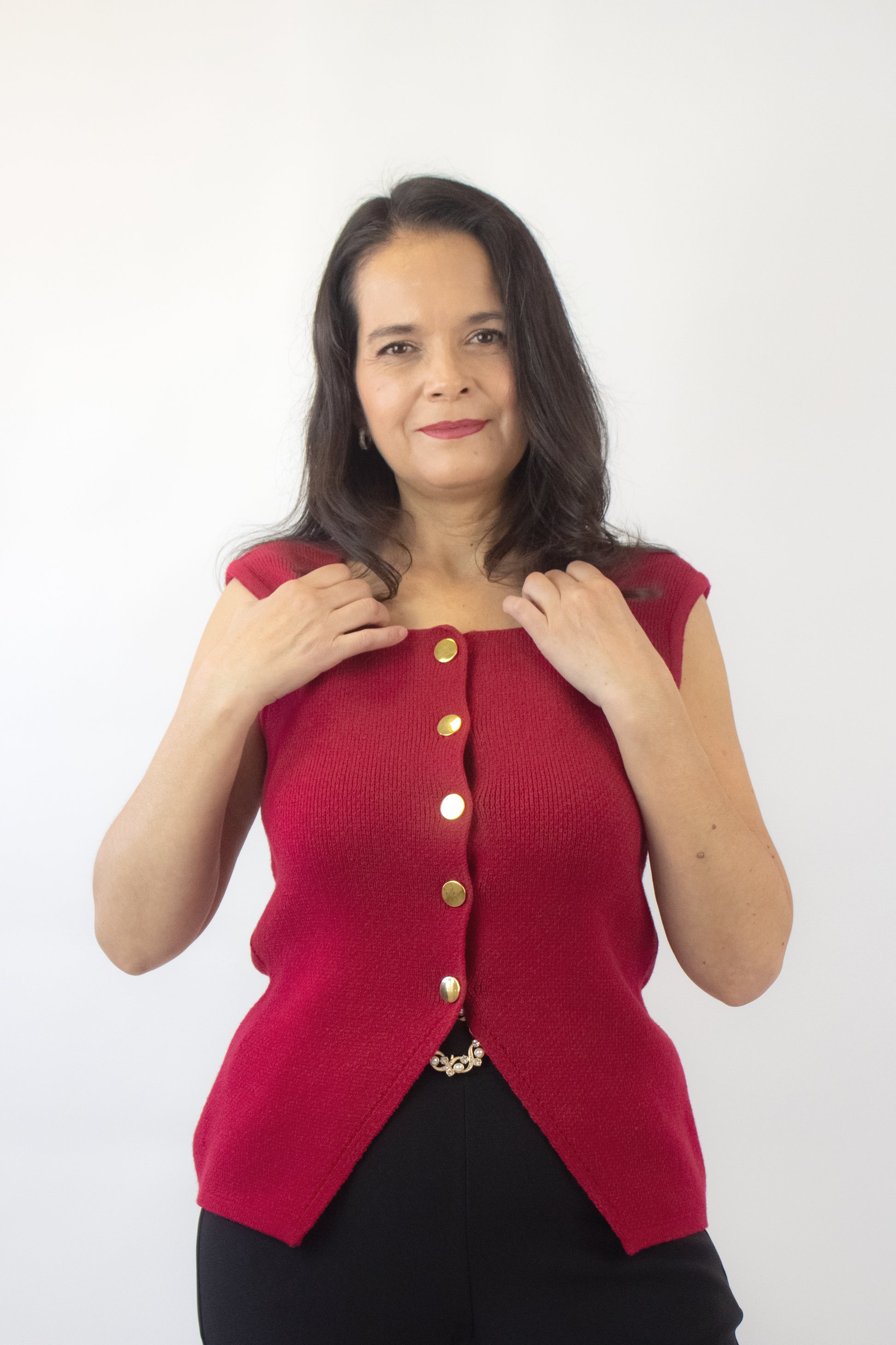 CHL087 Chaleco con Cuello Cuadrado y Botones Dorados