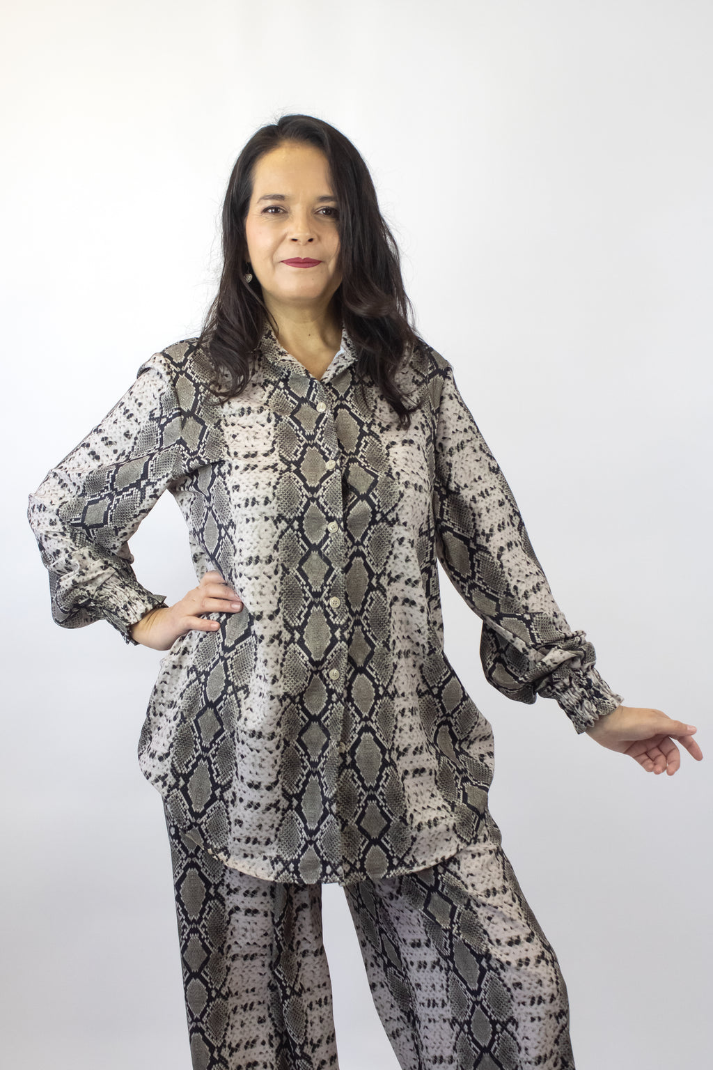 2658LVIJ Conjunto de Camisa con Pantalón Estampado de Serpiente