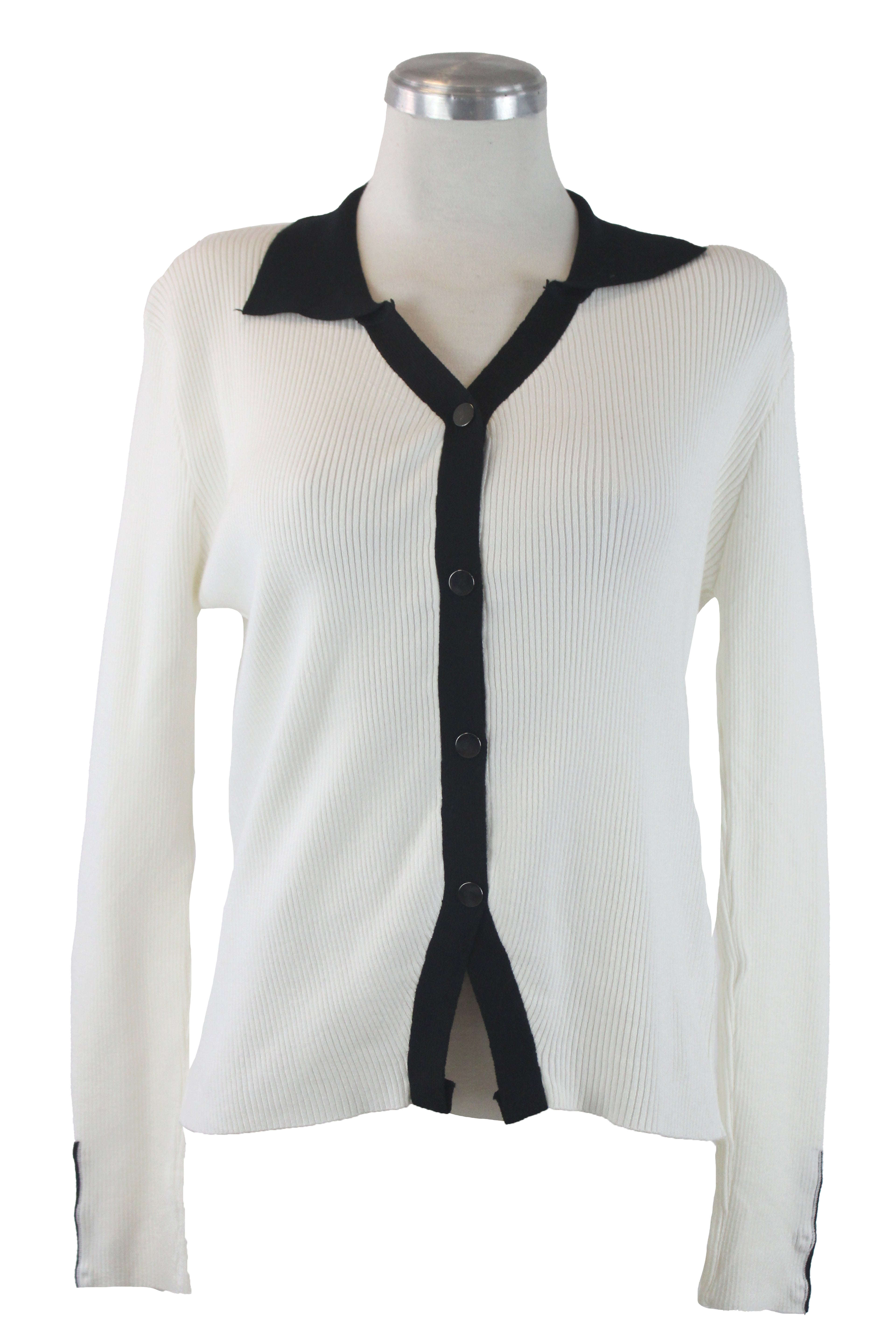 SQY-30047 Suéter con Cuello Tipo Camisa y Botones Plateados