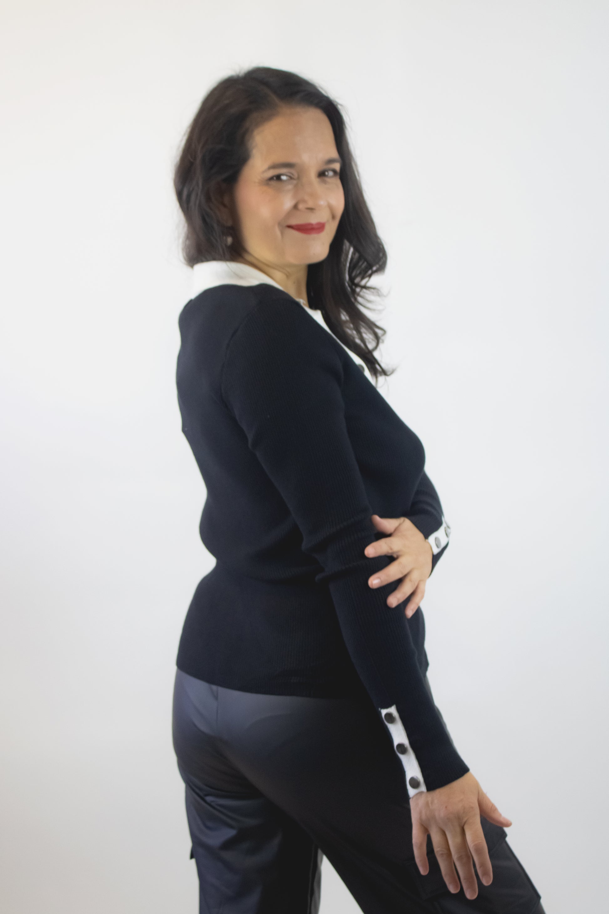 SQY-30047 Suéter con Cuello Tipo Camisa y Botones Plateados