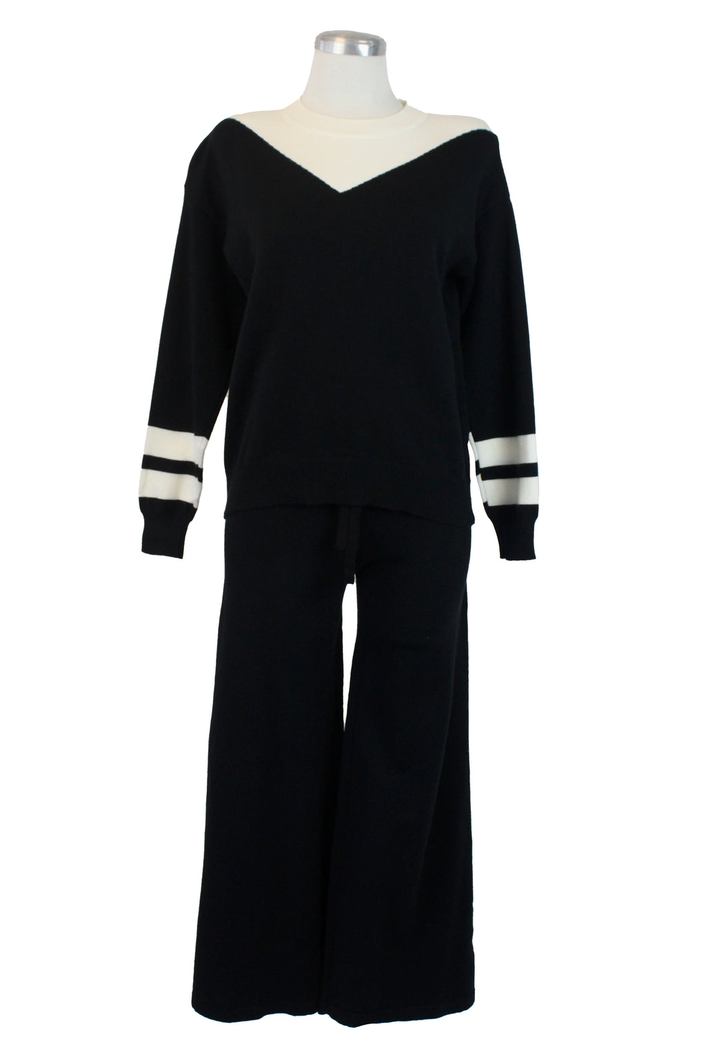 AB382 Conjunto Tipo Suéter Diseño en Cuello y Líneas en Manga