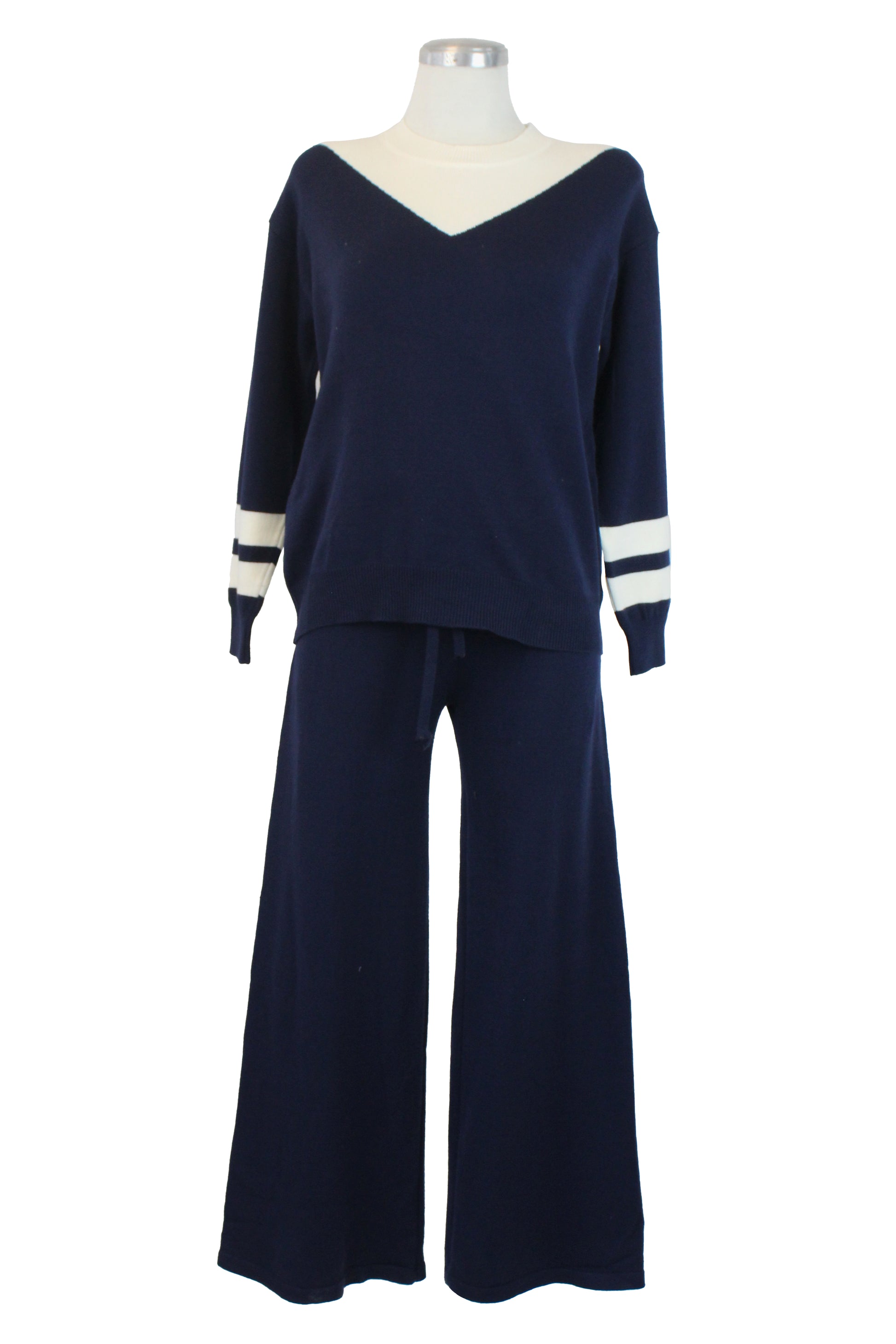 AB382 Conjunto Tipo Suéter Diseño en Cuello y Líneas en Manga