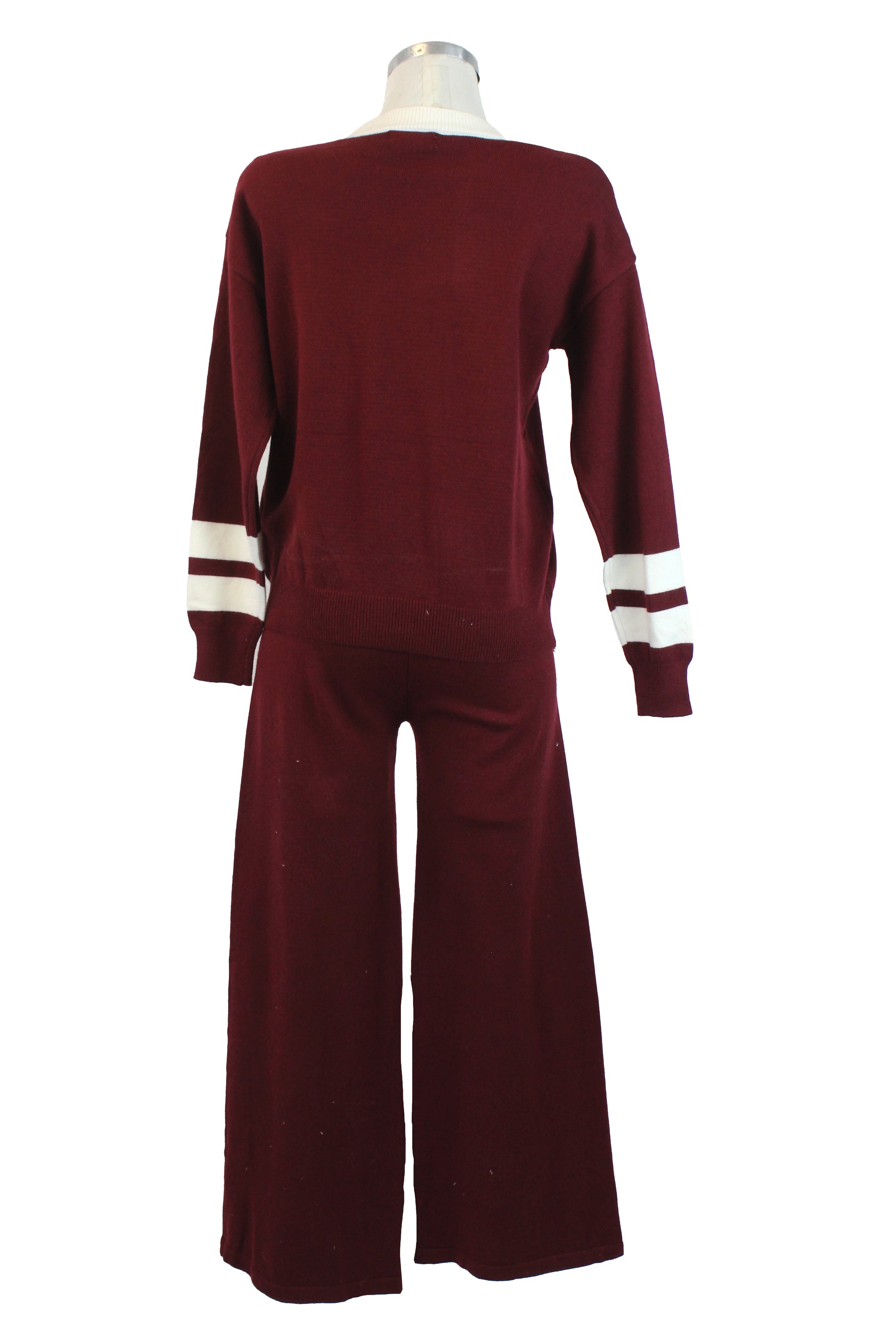 AB382 Conjunto Tipo Suéter Diseño en Cuello y Líneas en Manga