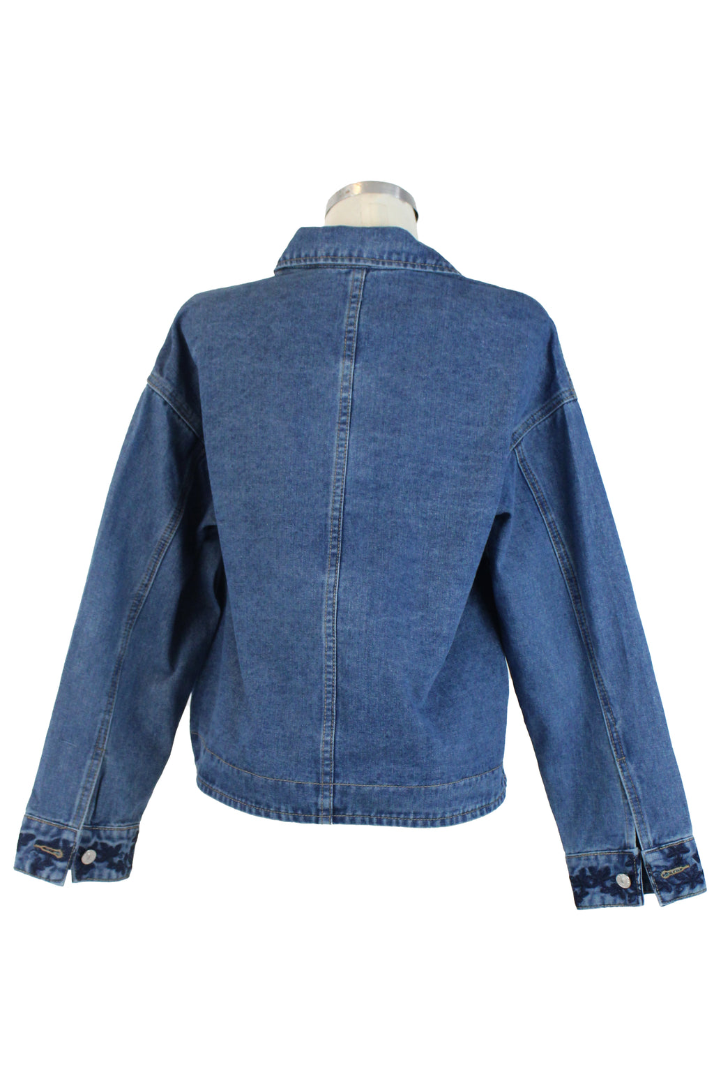 LM3014 Chamarra Tipo Mezclilla Bordado en Bolsas