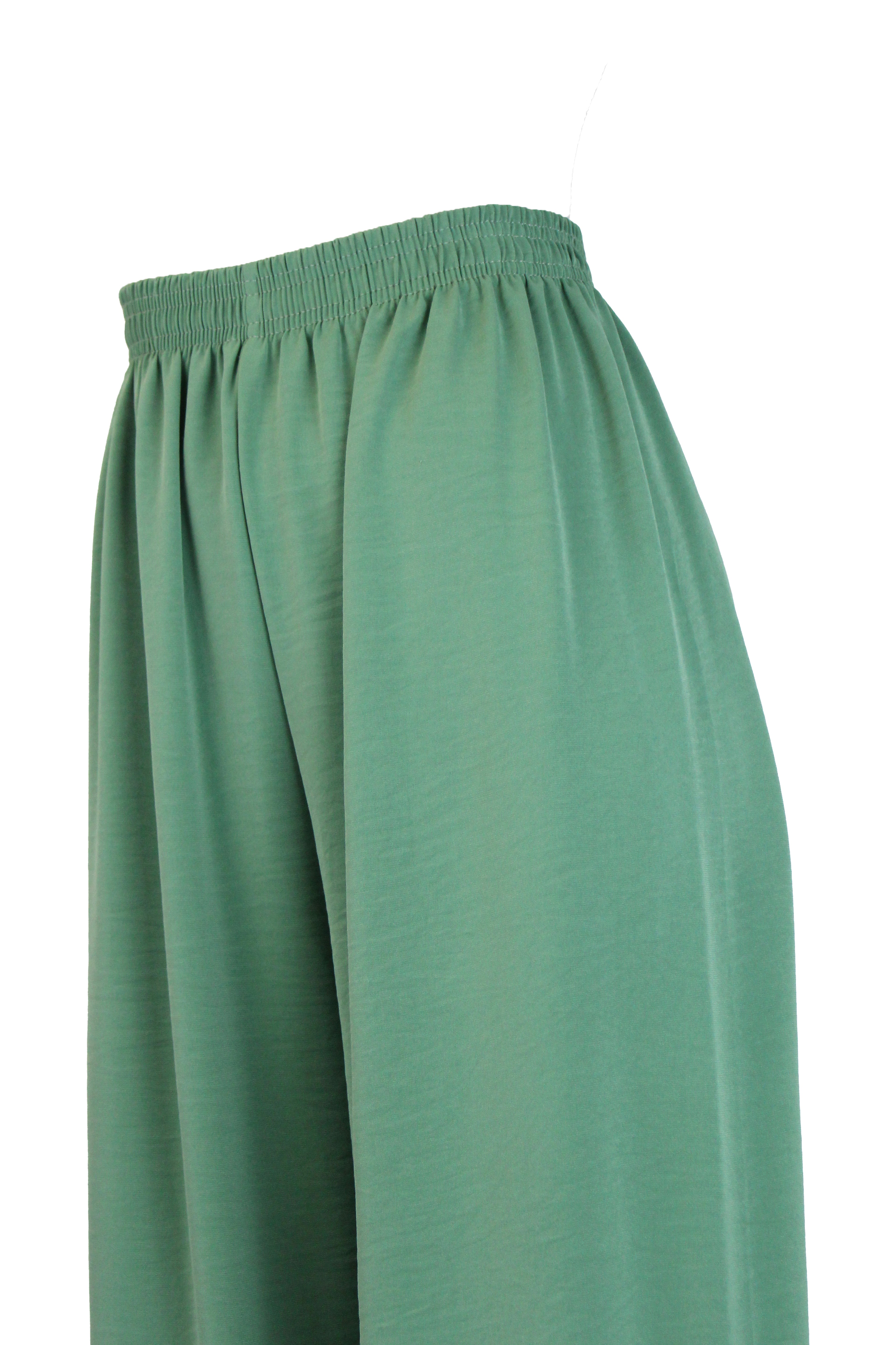 27 Pantalón Recto de Tela Fresca