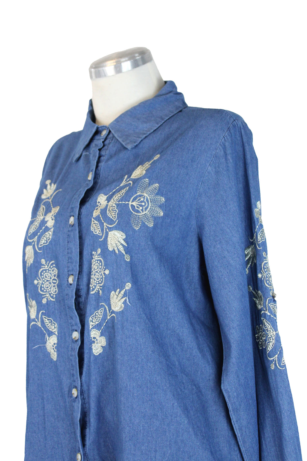 V-9630 Conjunto Tipo Mezclilla con Bordado de Flores