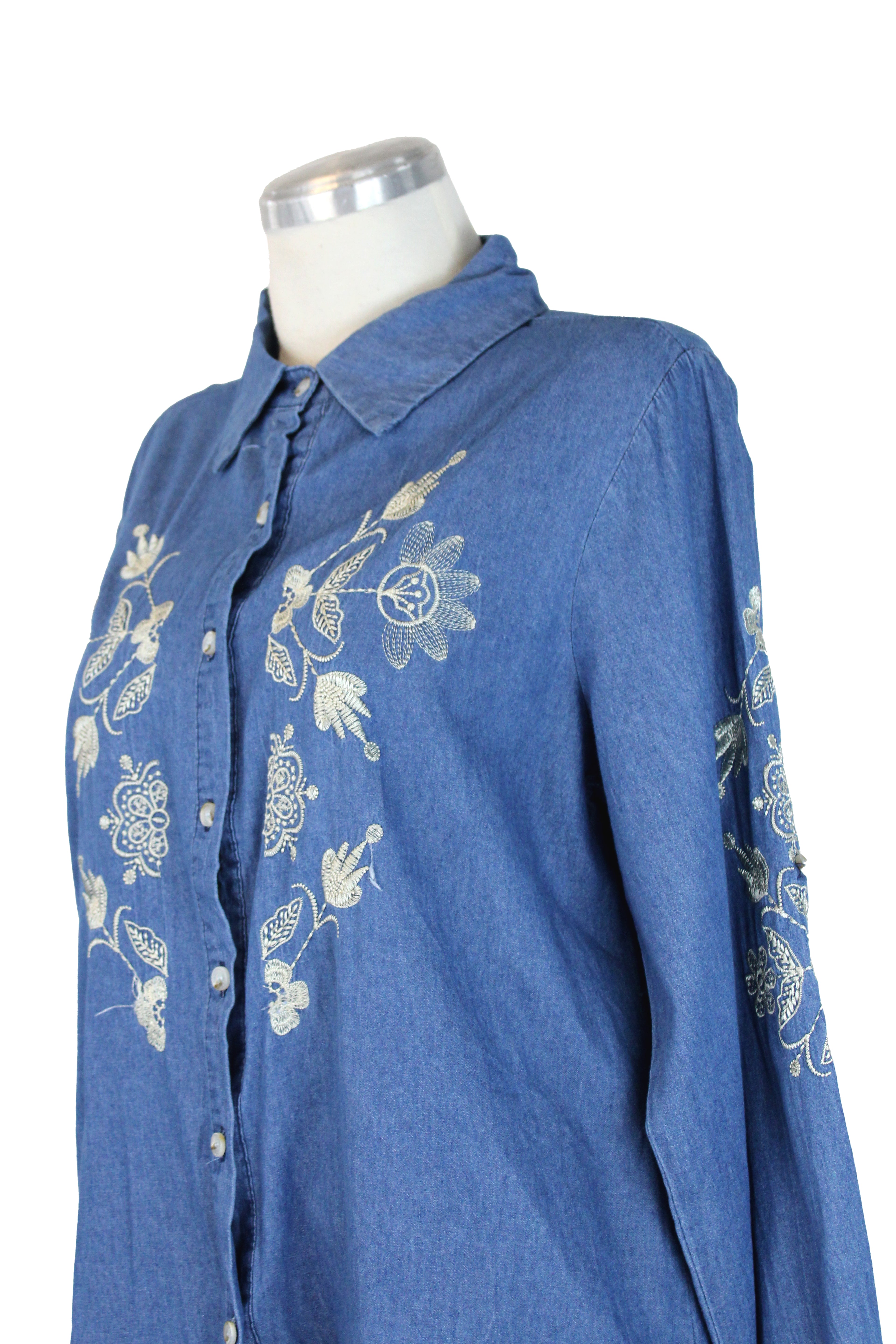 V-9630 Conjunto Tipo Mezclilla con Bordado de Flores