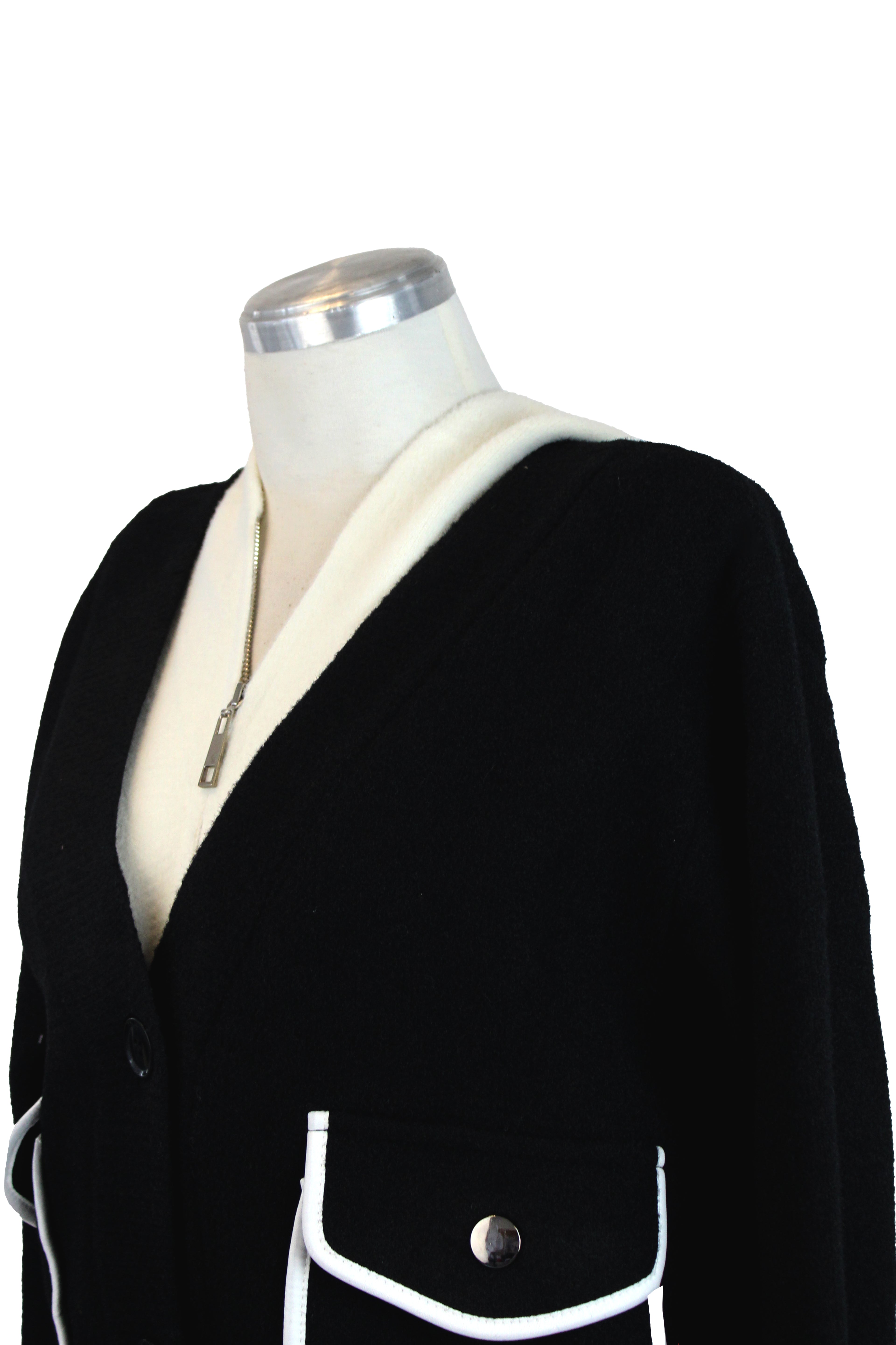 XA050 Suéter Doble con Bolsas Zipper en Cuello