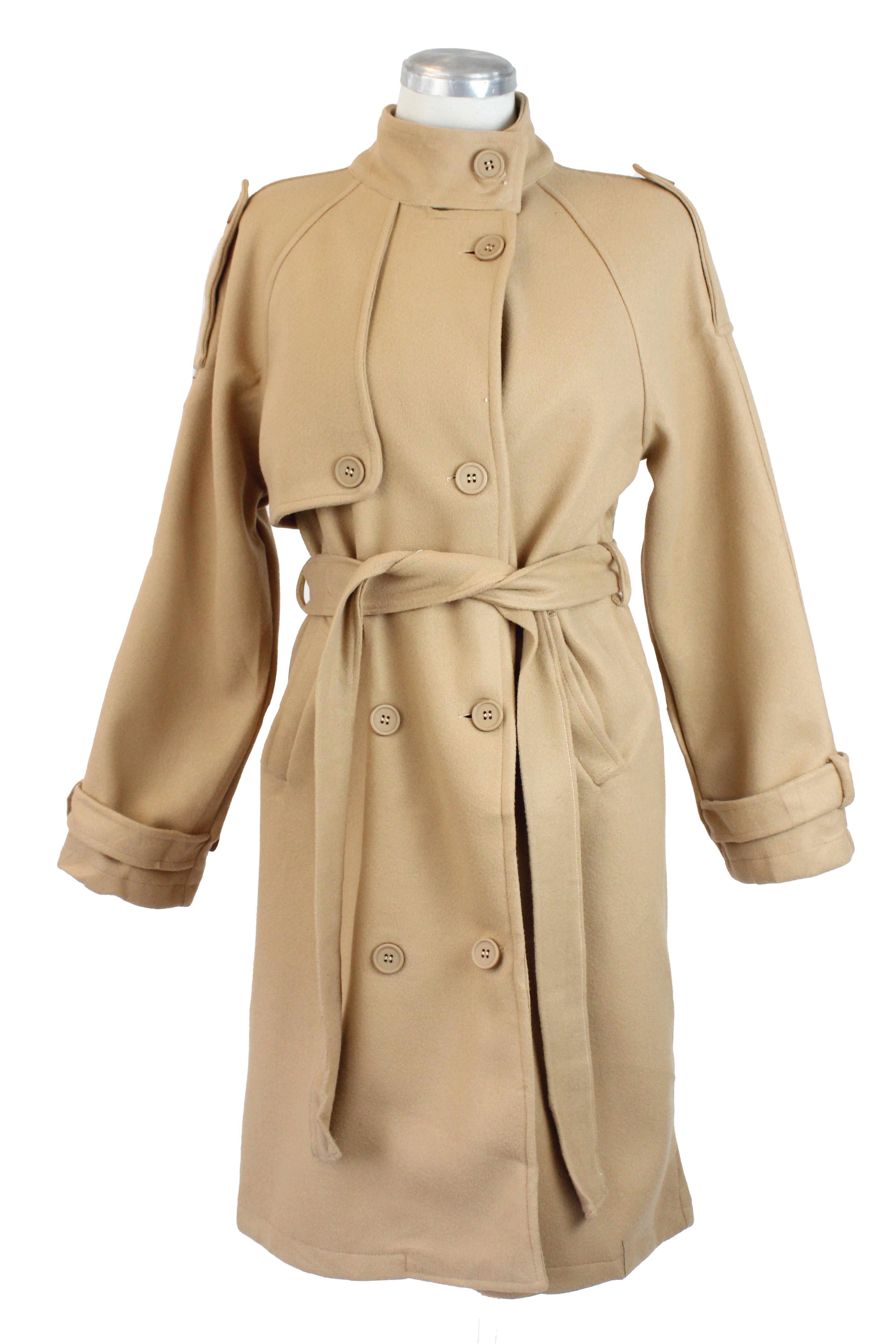 JQ-61150 Saco Largo Afelpado con Bolsos y Botones