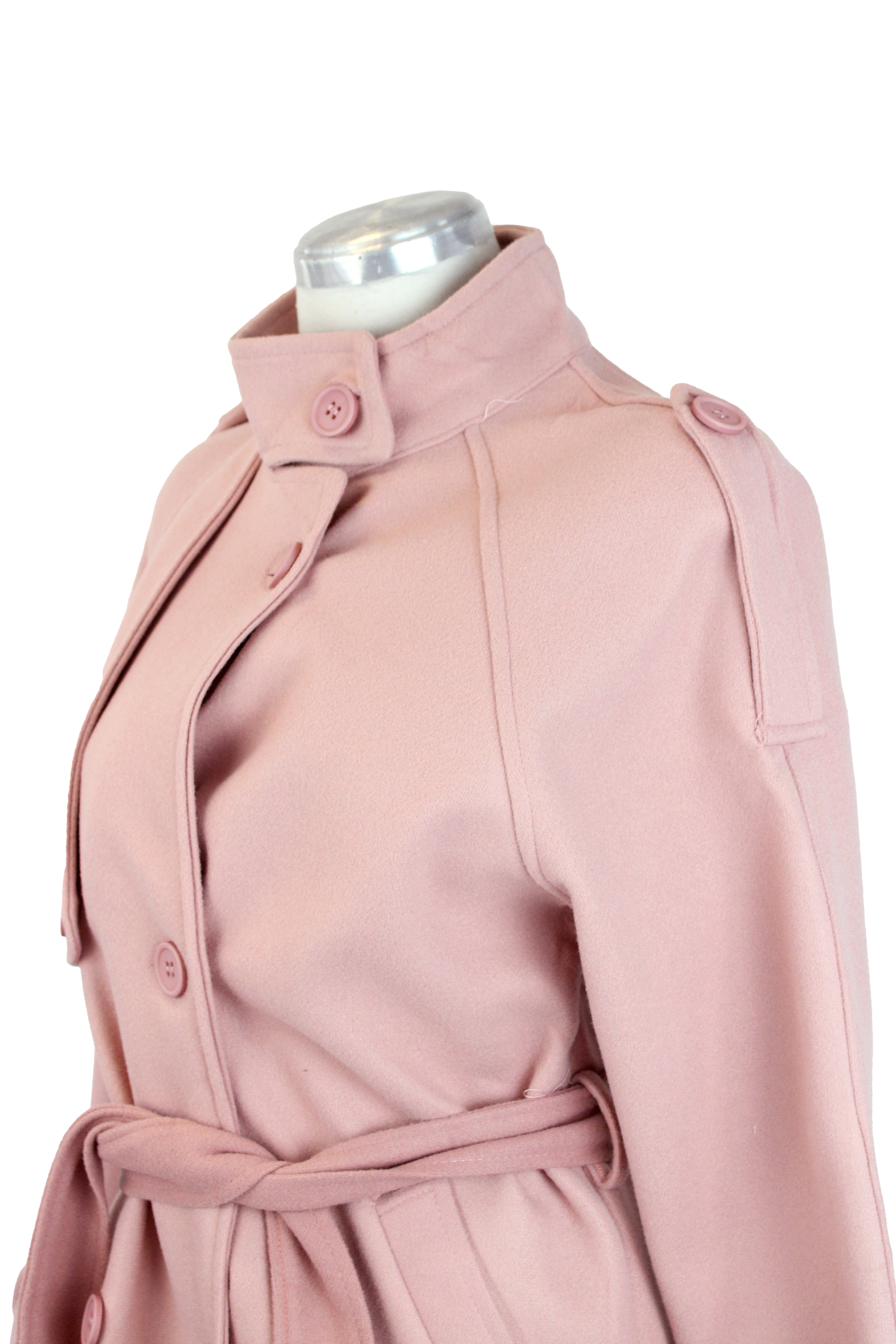 JQ-61150 Saco Largo Afelpado con Bolsos y Botones