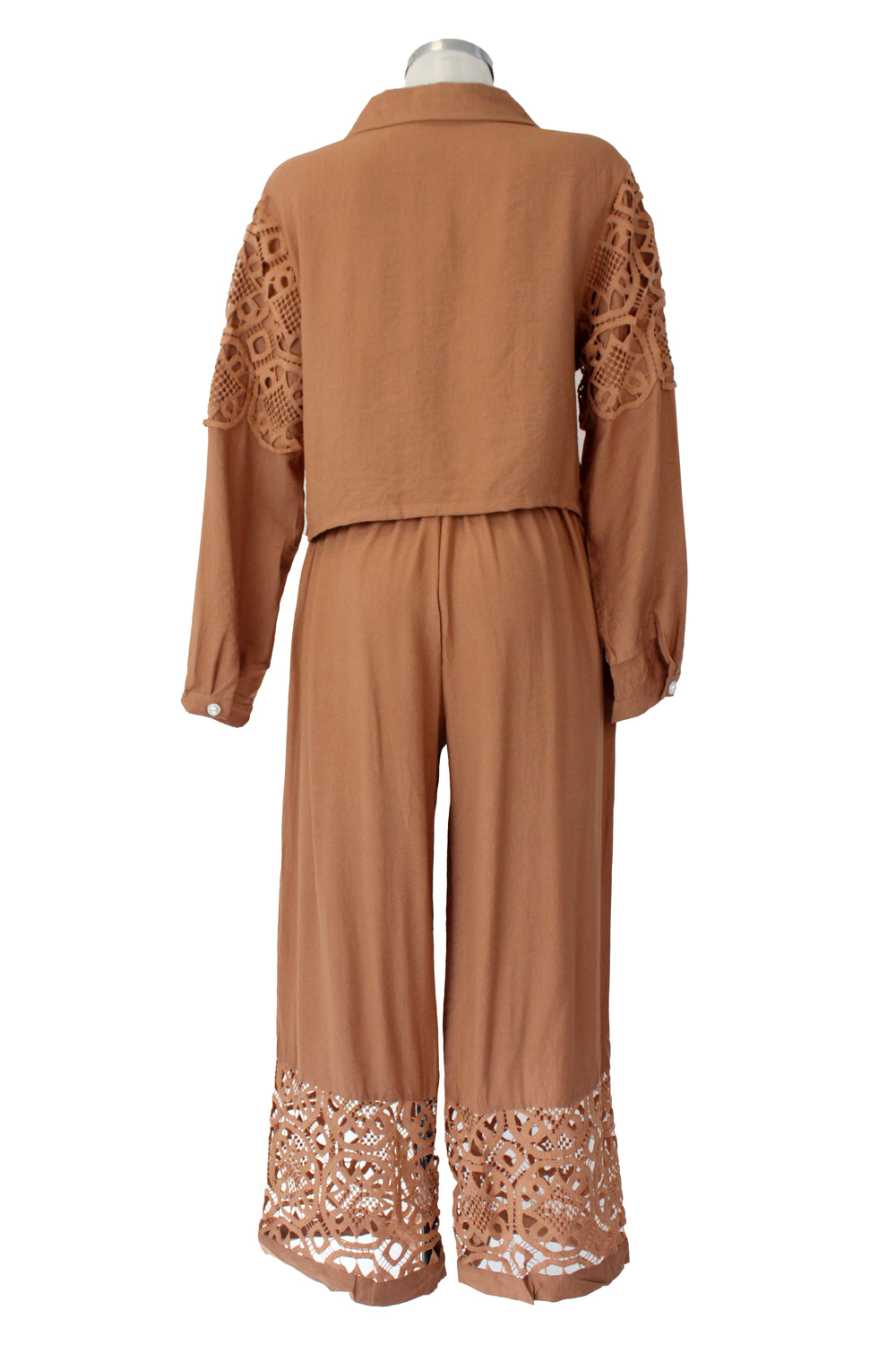 YS259 Conjunto Diseño Bordado Blusa con Botones Aperlados