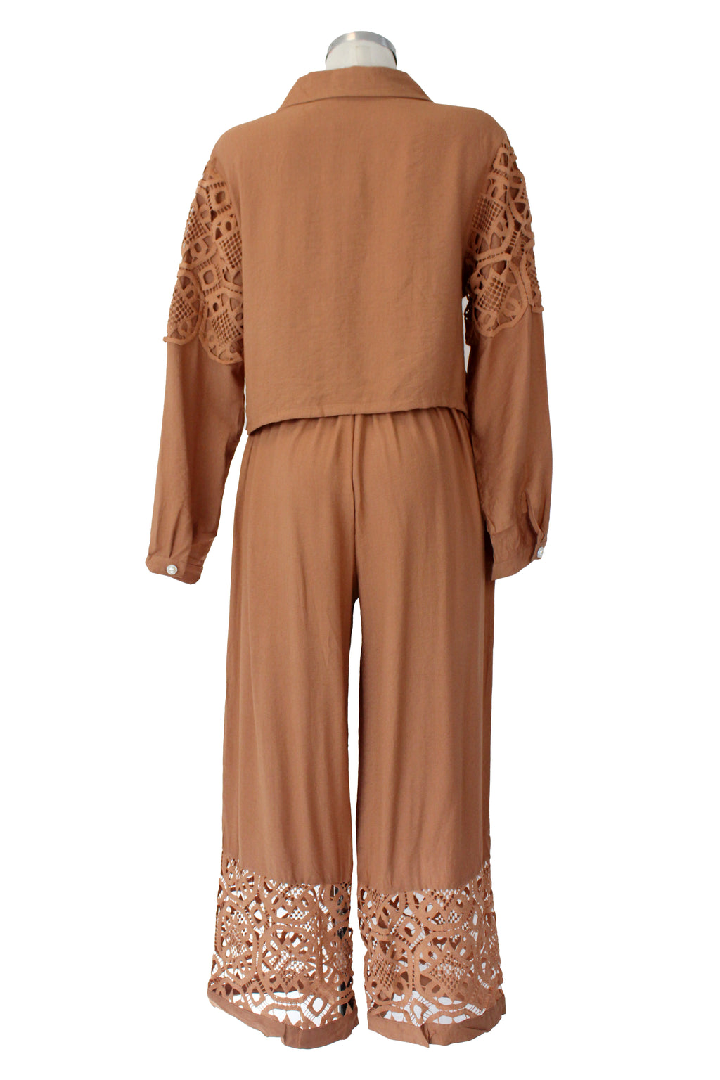 YS259 Conjunto Diseño Bordado Blusa con Botones Aperlados