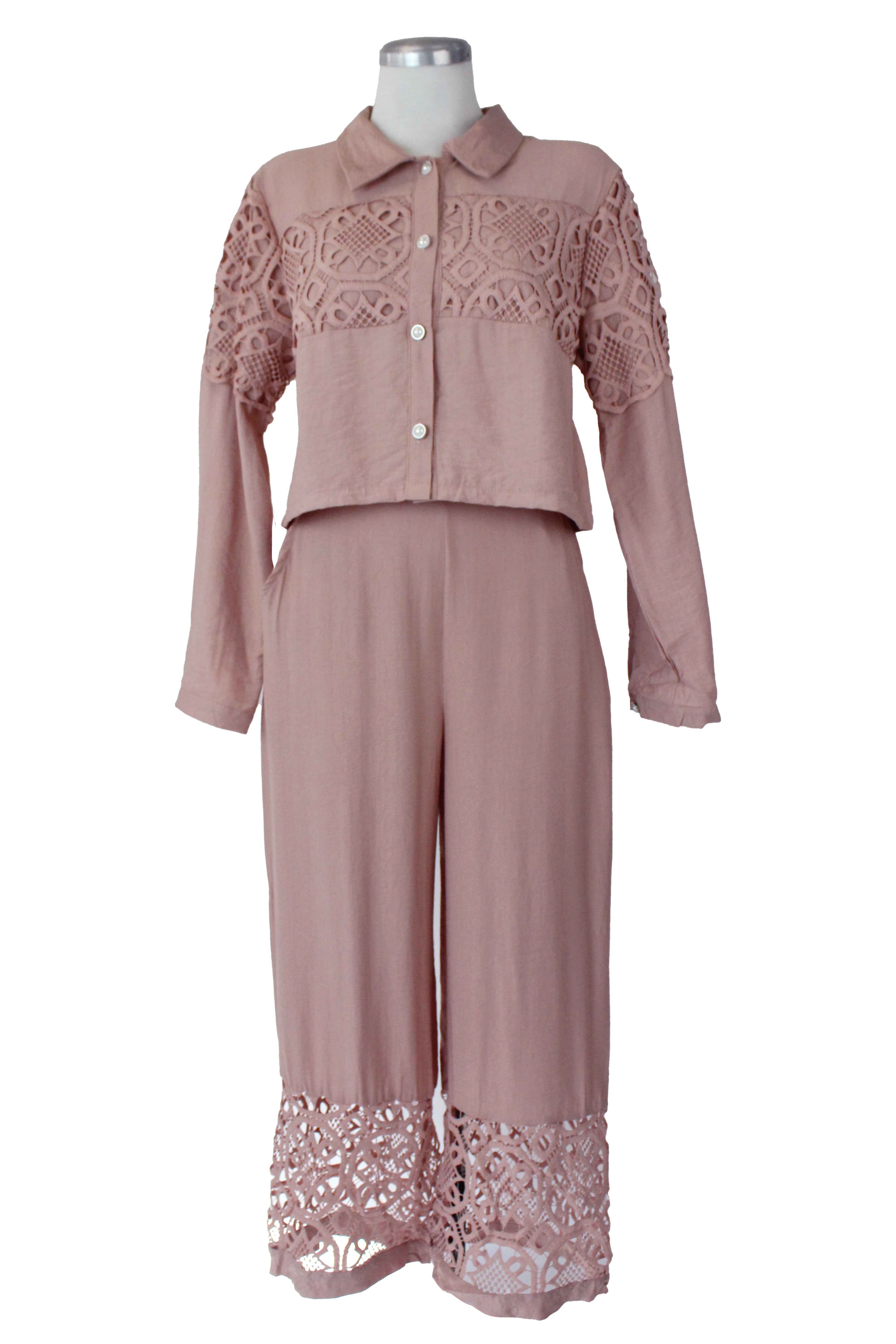 YS259 Conjunto Diseño Bordado Blusa con Botones Aperlados