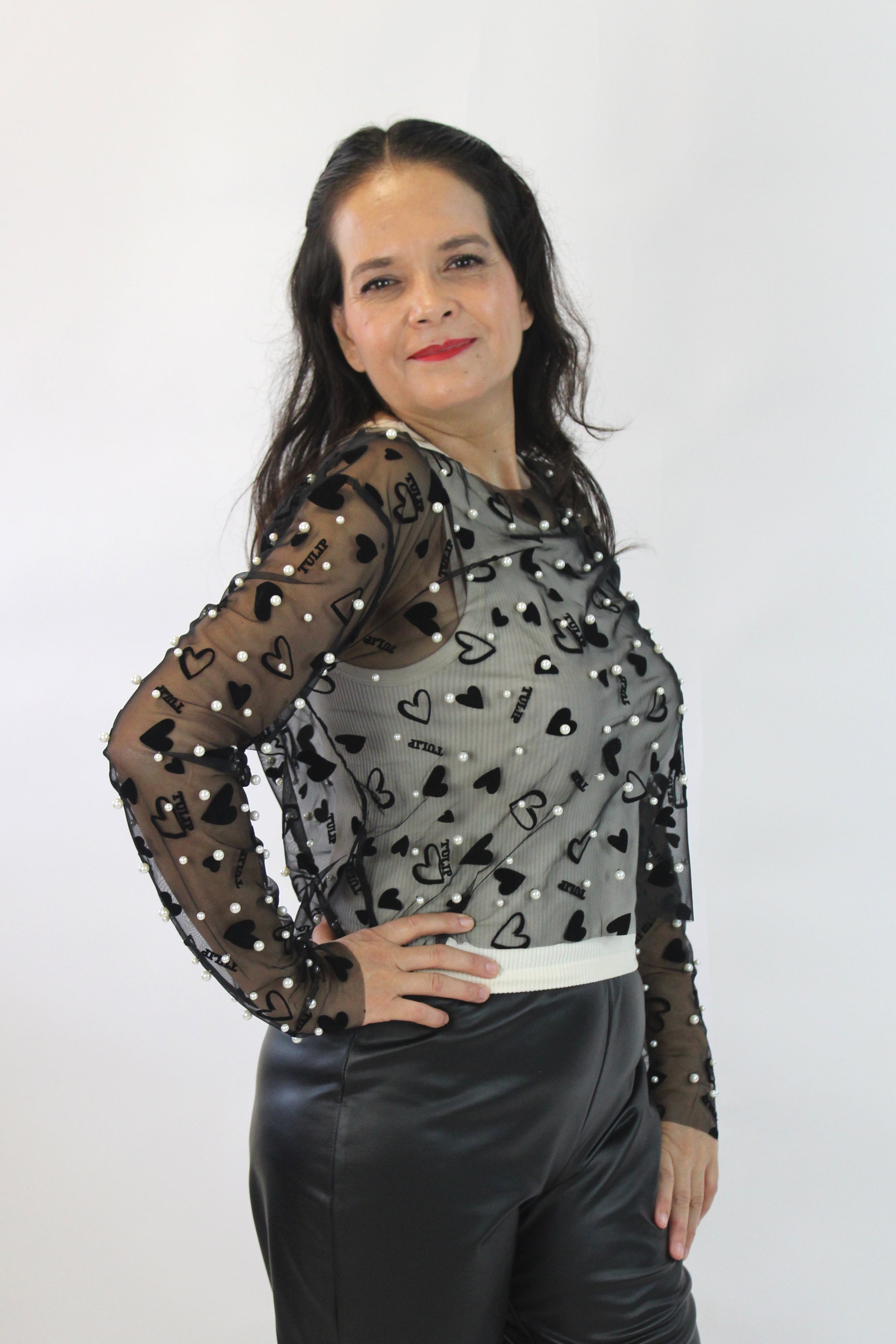M60203 Blusa Con Transparencia Perlas y Corazones