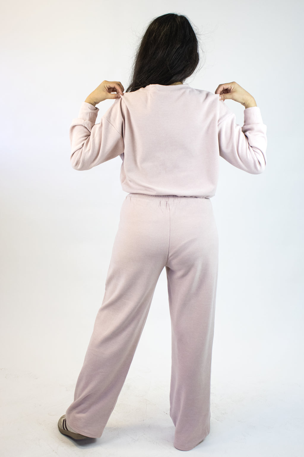 HJ-D525 Conjunto Suéter con Agujeta y Pantalón Liso