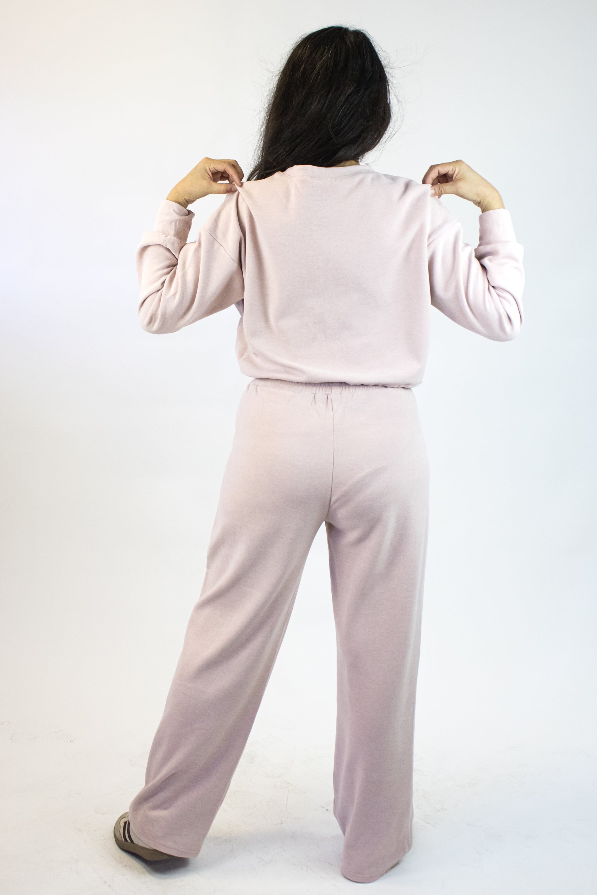 HJ-D525 Conjunto Suéter con Agujeta y Pantalón Liso